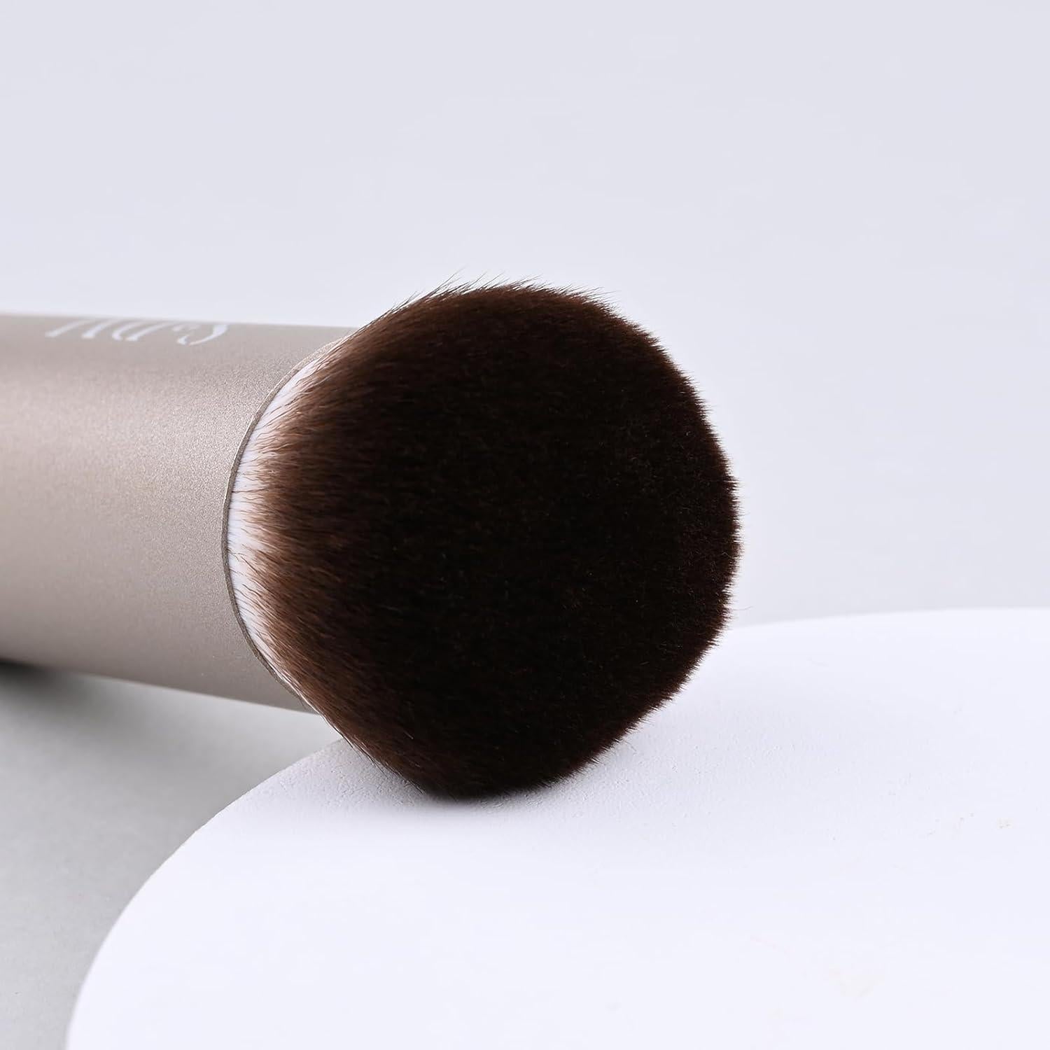 Brocha Kabuki Profesional SaDM Shiny - Difusora para Base y Polvo - Vegana