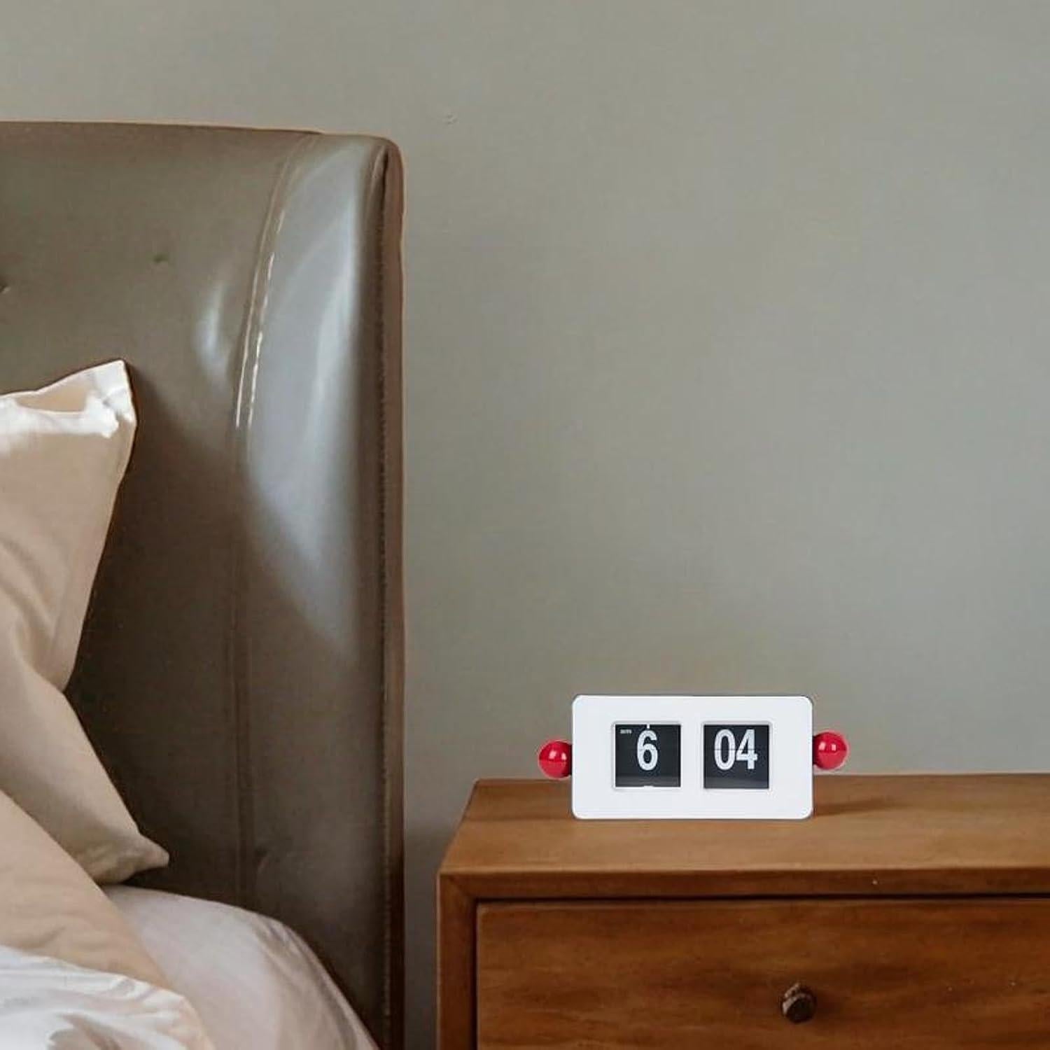 Reloj de Mesa Digital Auto Flip Genérico Blanco Rojo 25x8x12cm