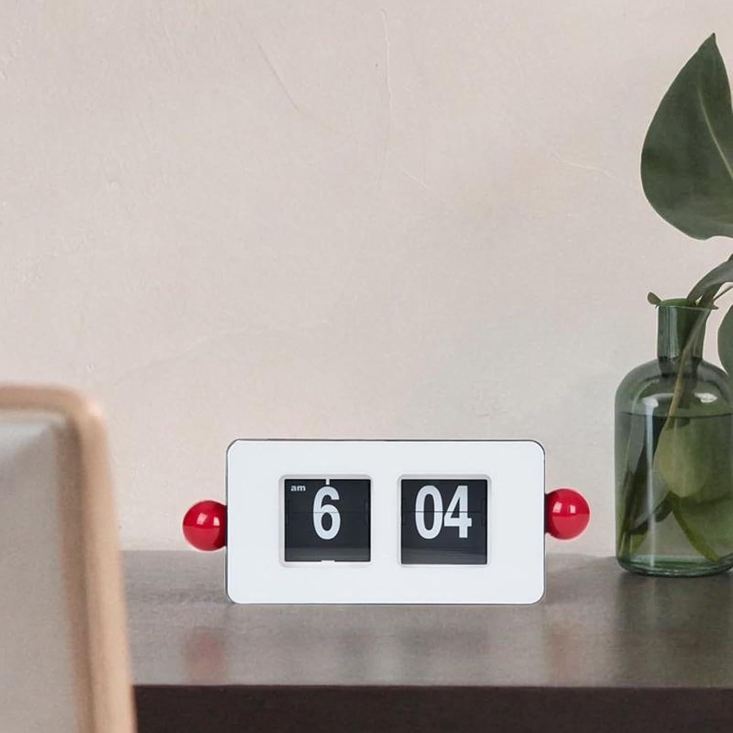 Reloj de Mesa Digital Auto Flip Genérico Blanco Rojo 25x8x12cm