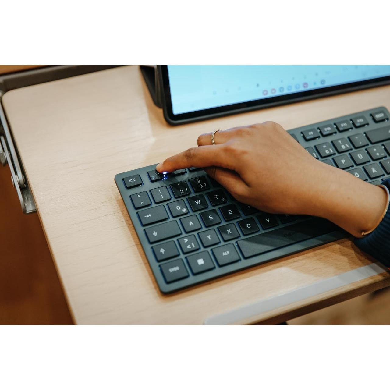 Teclado Inalámbrico Compacto Cherry KW 7100 Bluetooth Azul