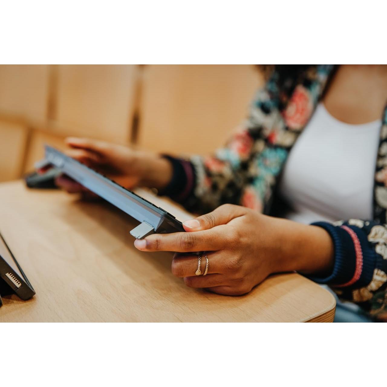 Teclado Inalámbrico Compacto Cherry KW 7100 Bluetooth Azul