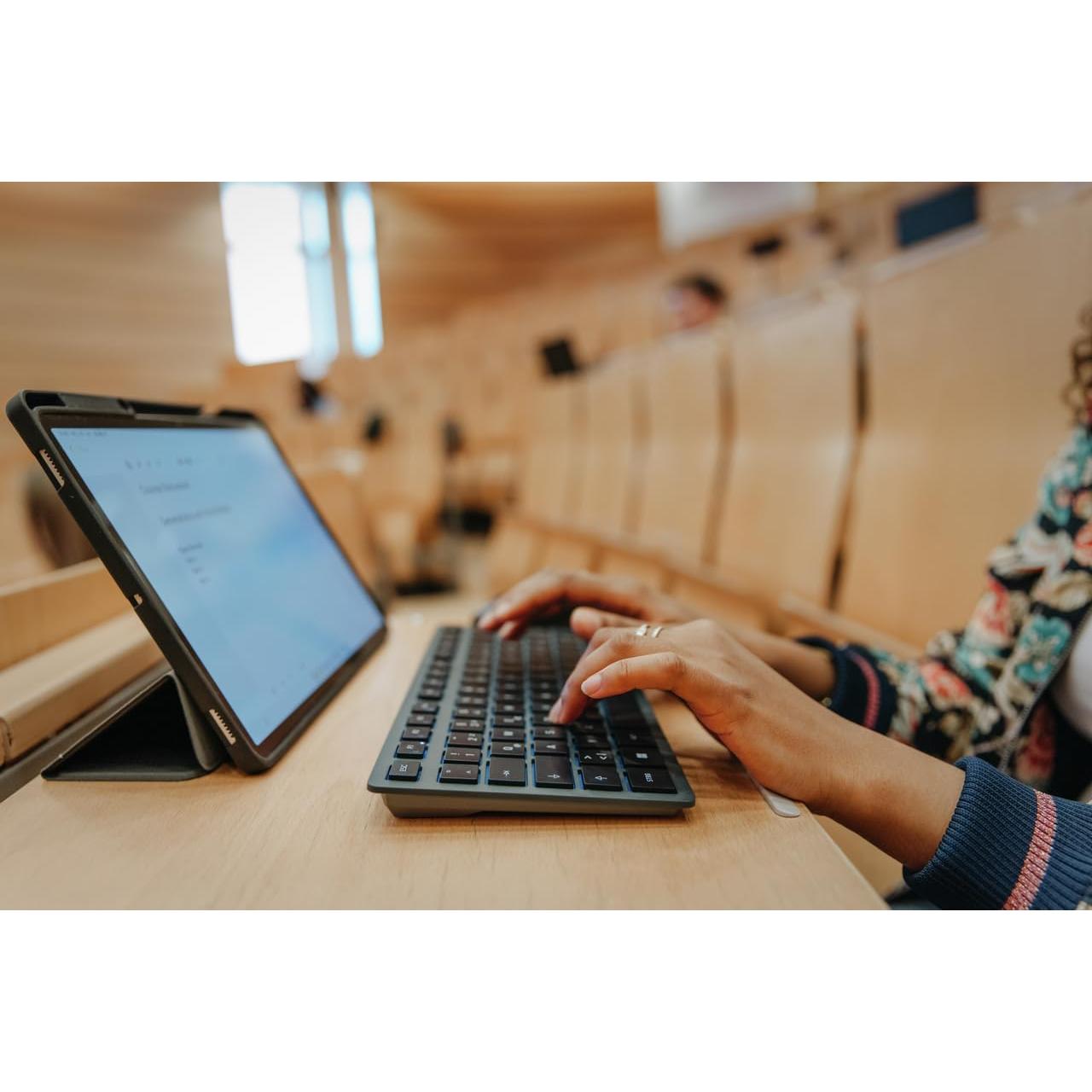 Teclado Inalámbrico Compacto Cherry KW 7100 Bluetooth Azul