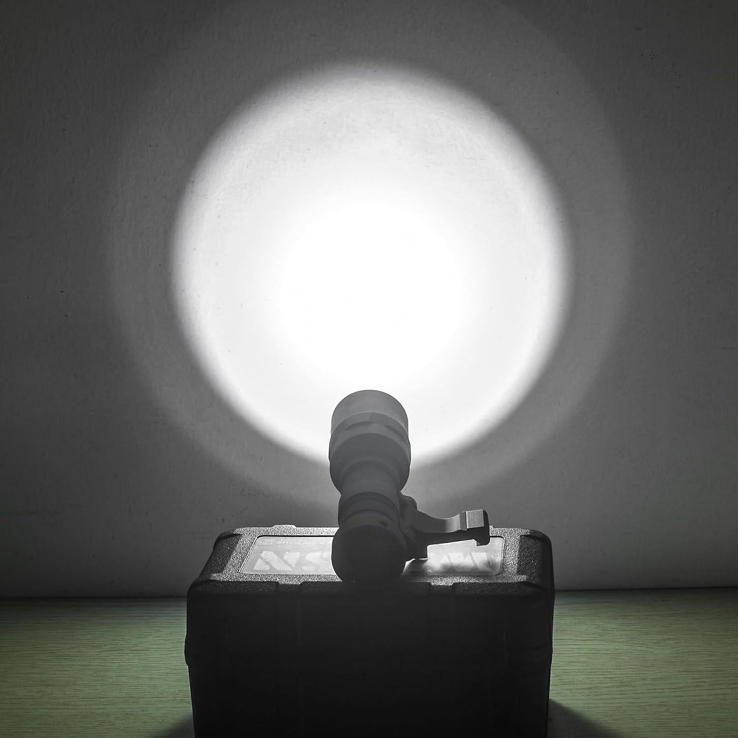 Linterna Táctica NOBUHIRO M300C 300 Lúmenes LED Impermeable