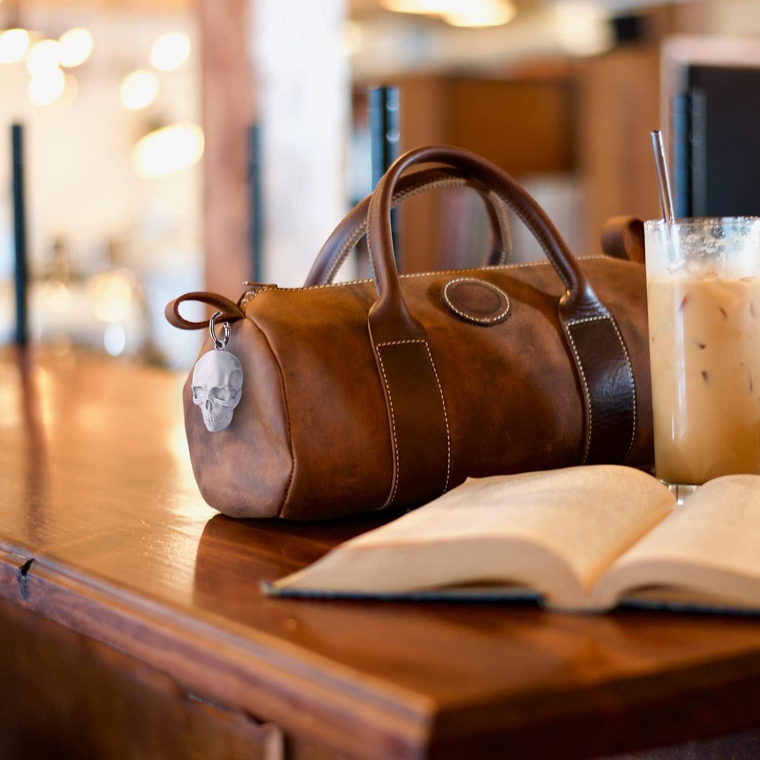 Funda Protectora GOLLEY para AirTag 2022 - Esqueleto Plateado