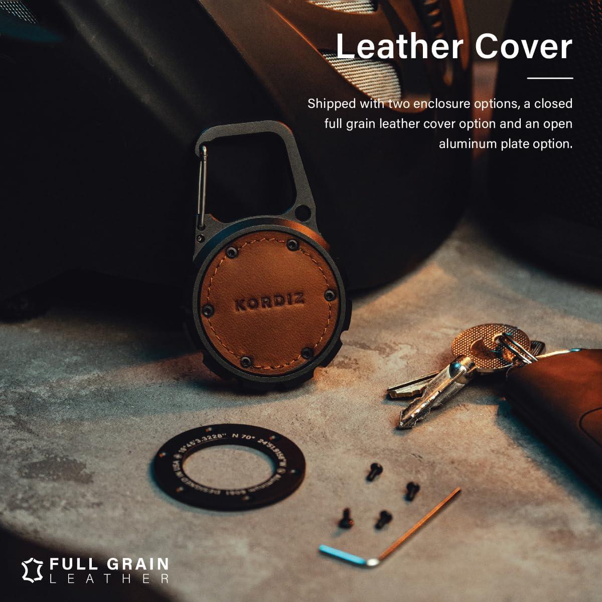 Soporte Mosquetón KORDIZ para AirTag - Aluminio y Cuero Negro