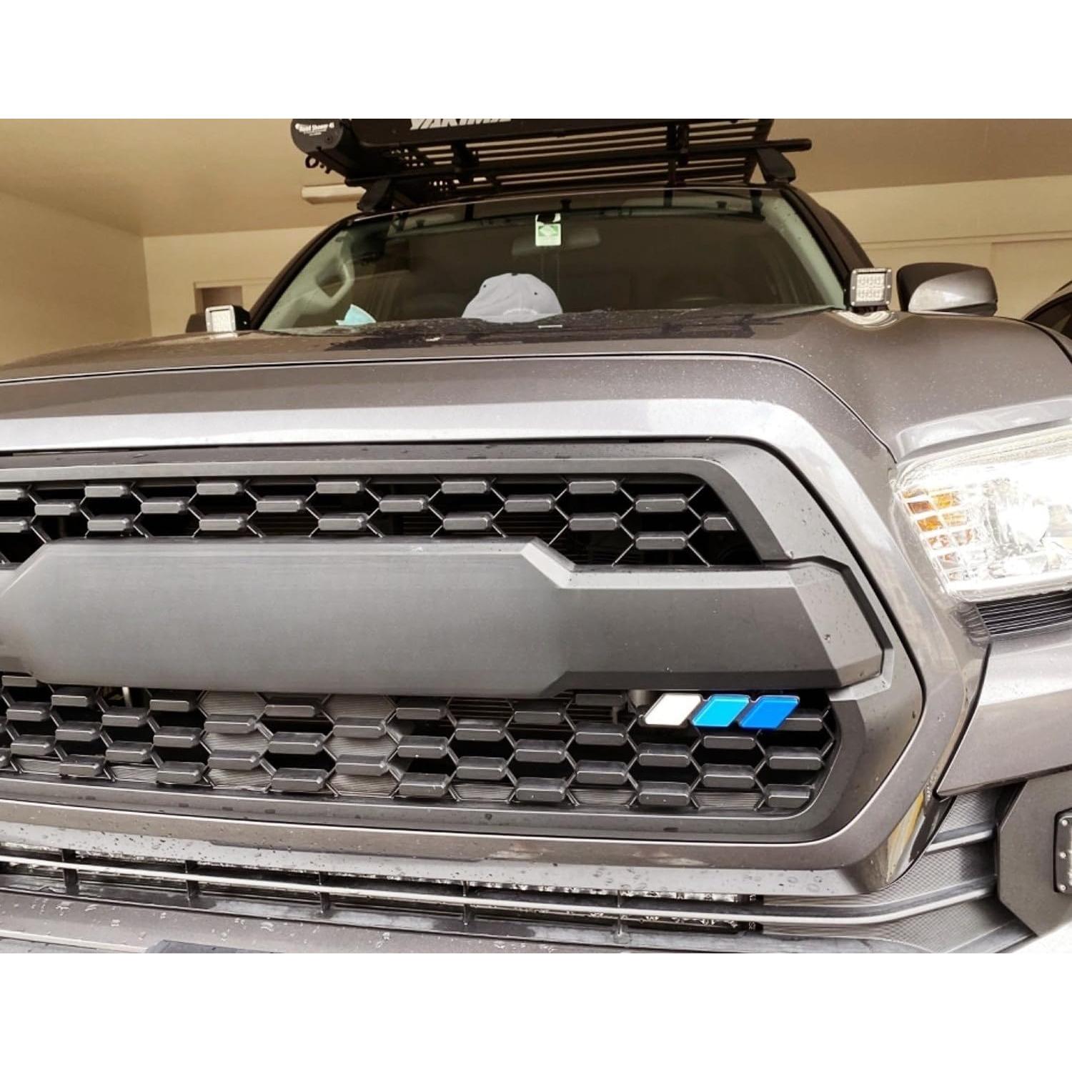 Insignia de Rejilla Retro iJDMTOY 3 Colores para Toyota