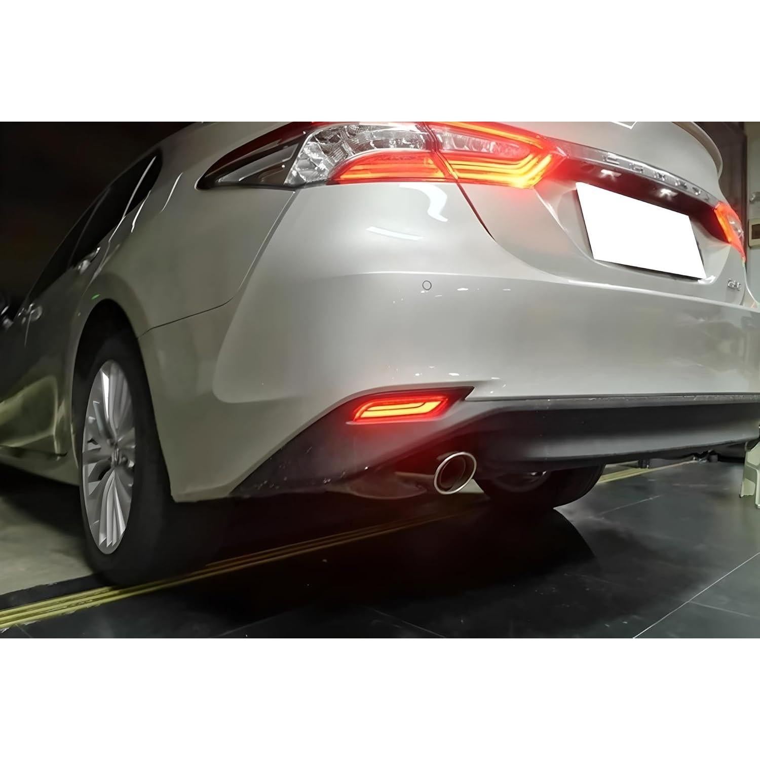 Luces Reflectoras LED Rojas iJDMTOY para Toyota Camry 2018+