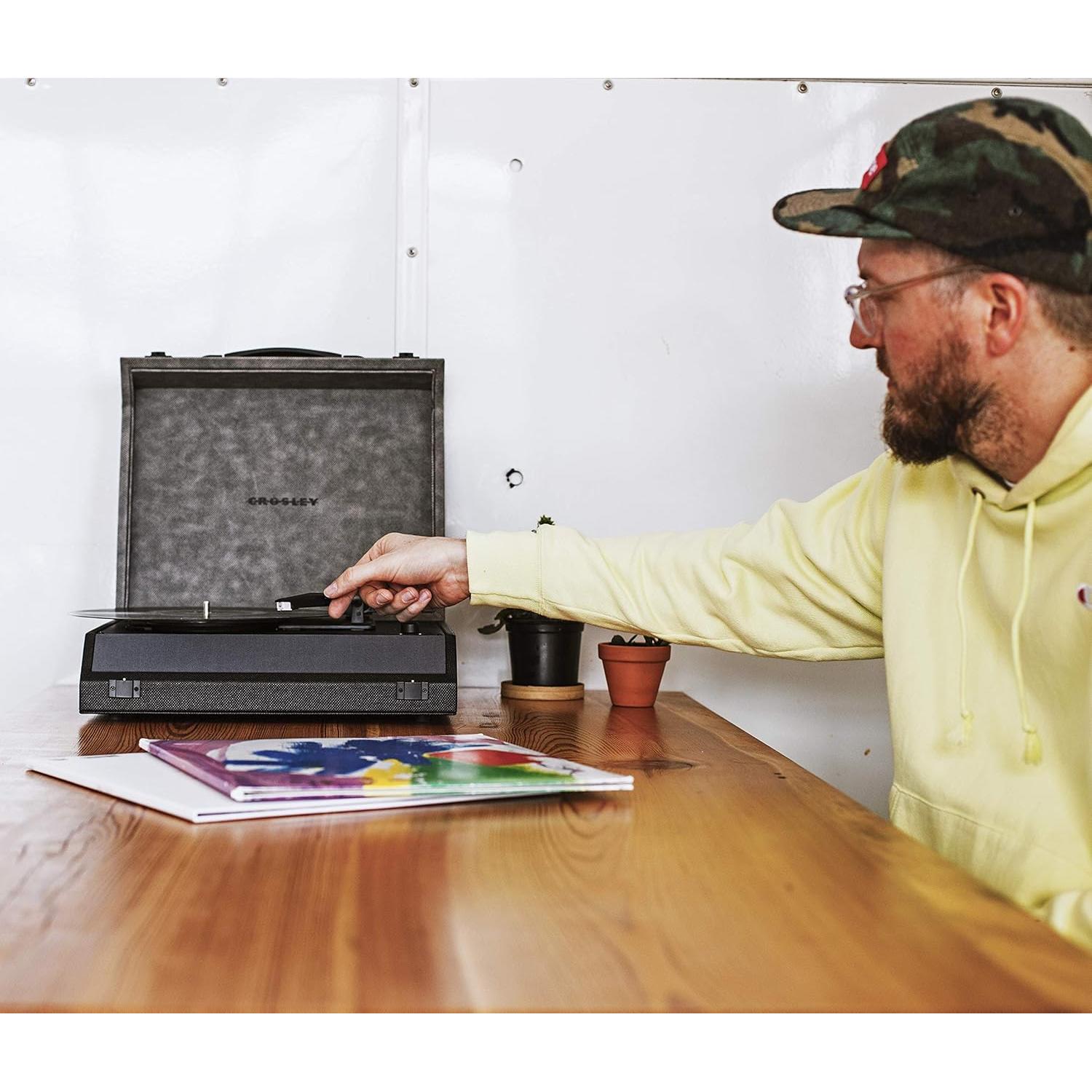 Tocadiscos Portátil Crosley Momento Bluetooth 3 Velocidades