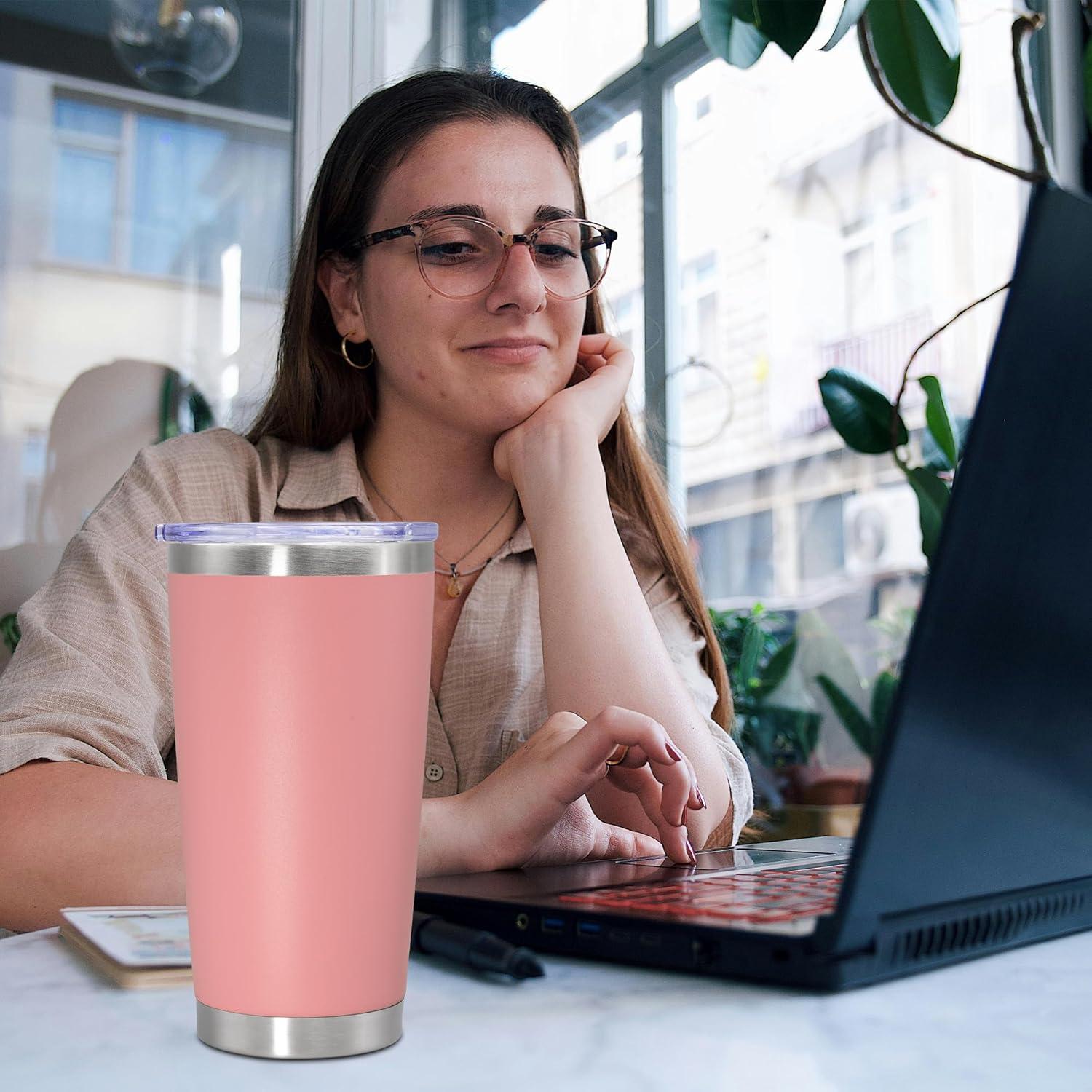 Vaso de Café de Viaje AEPDTD 20 oz Rosa Acero Inoxidable Aislado