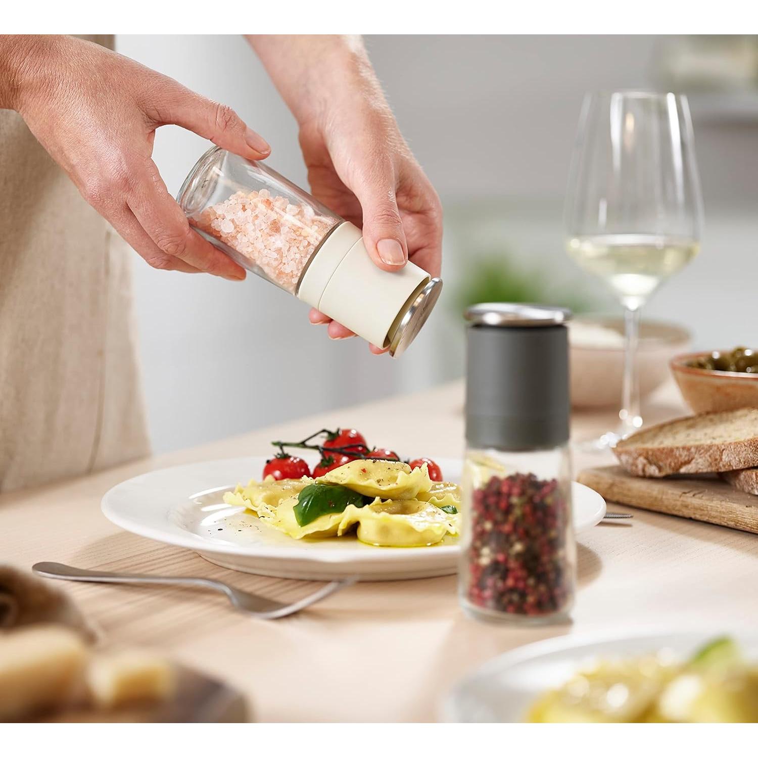 Conjunto Molinillos Sal y Pimienta Joseph Joseph - Negro