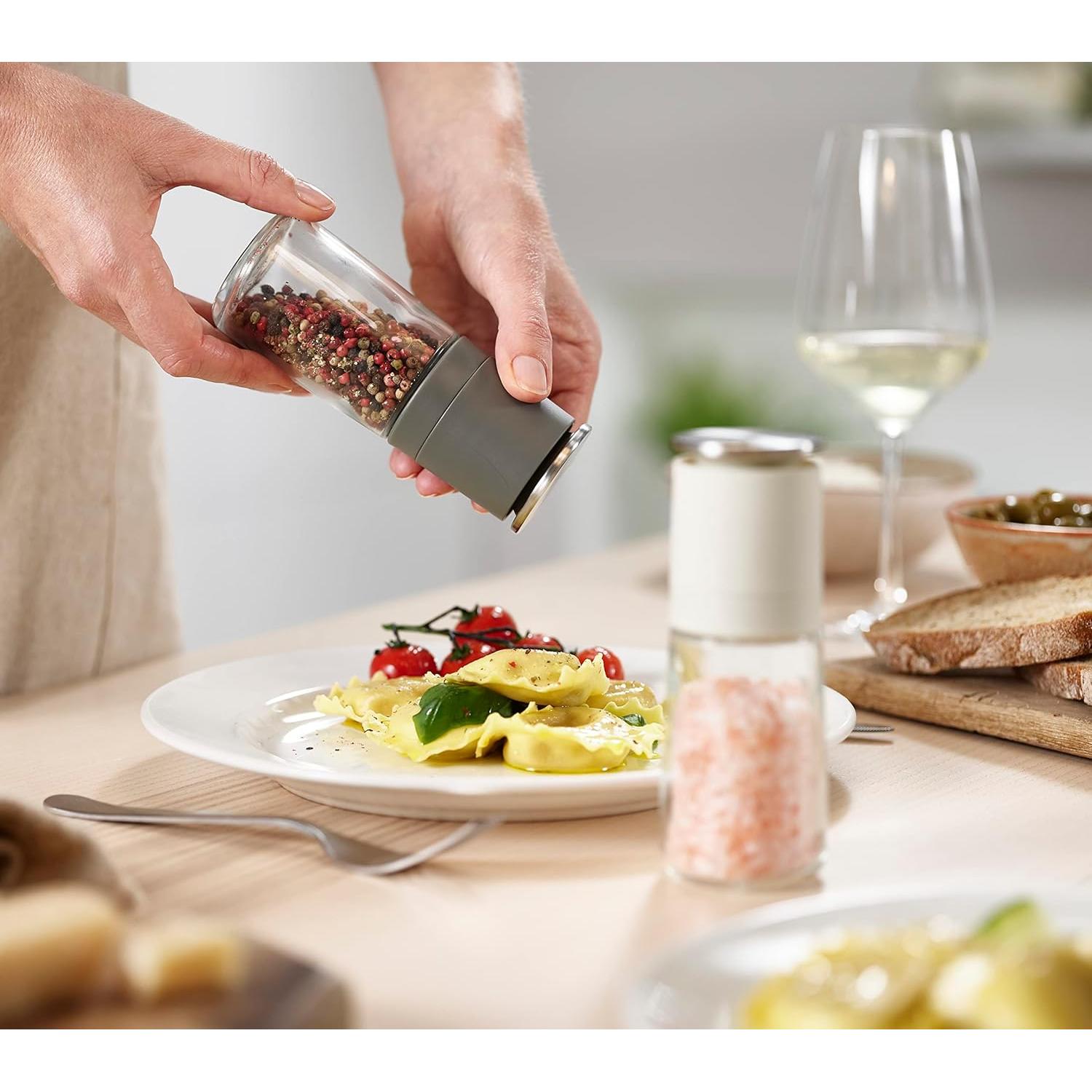 Conjunto Molinillos Sal y Pimienta Joseph Joseph - Negro