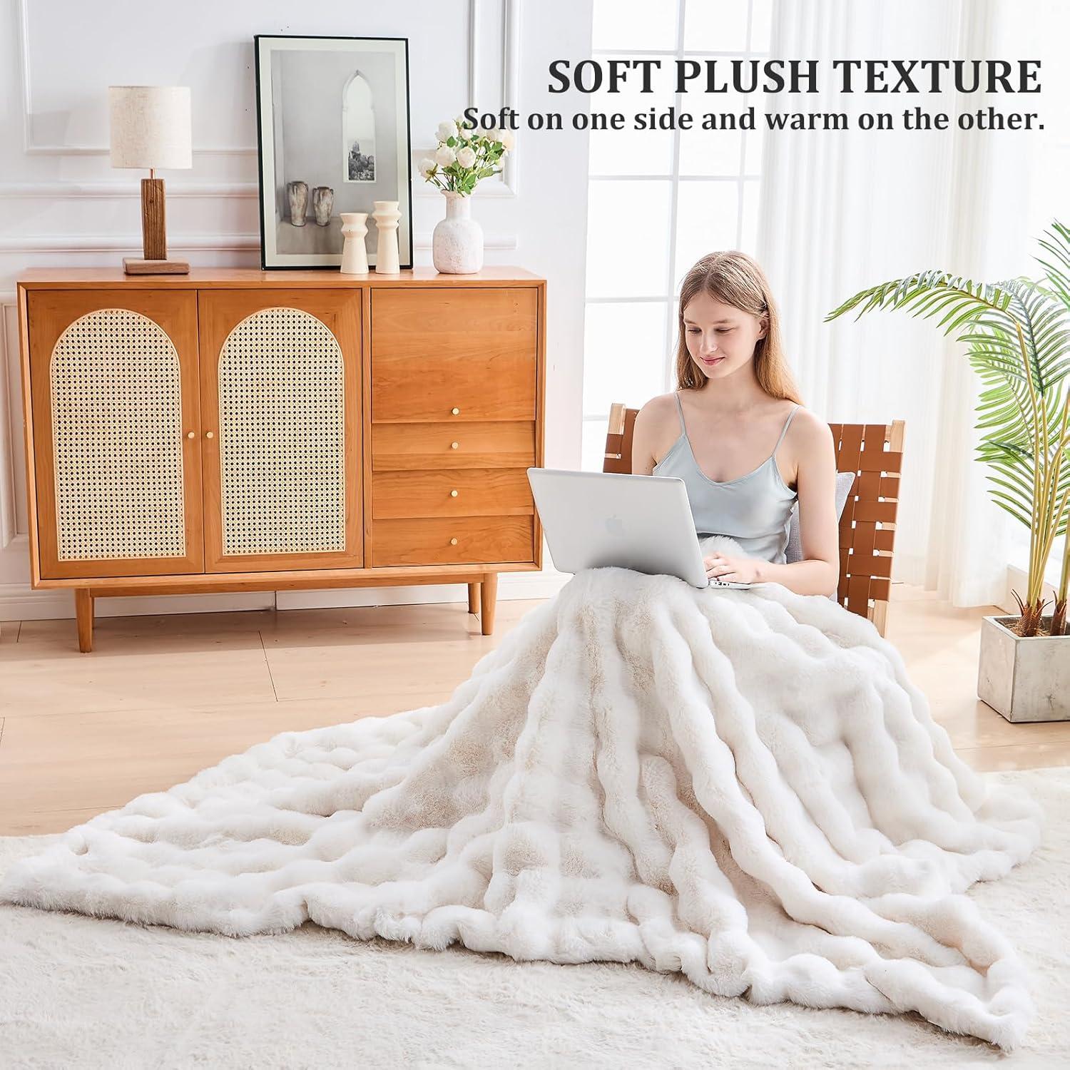 Manta de Piel Sintética SLIVERY&CHAVALIER 127x152 cm Marfil