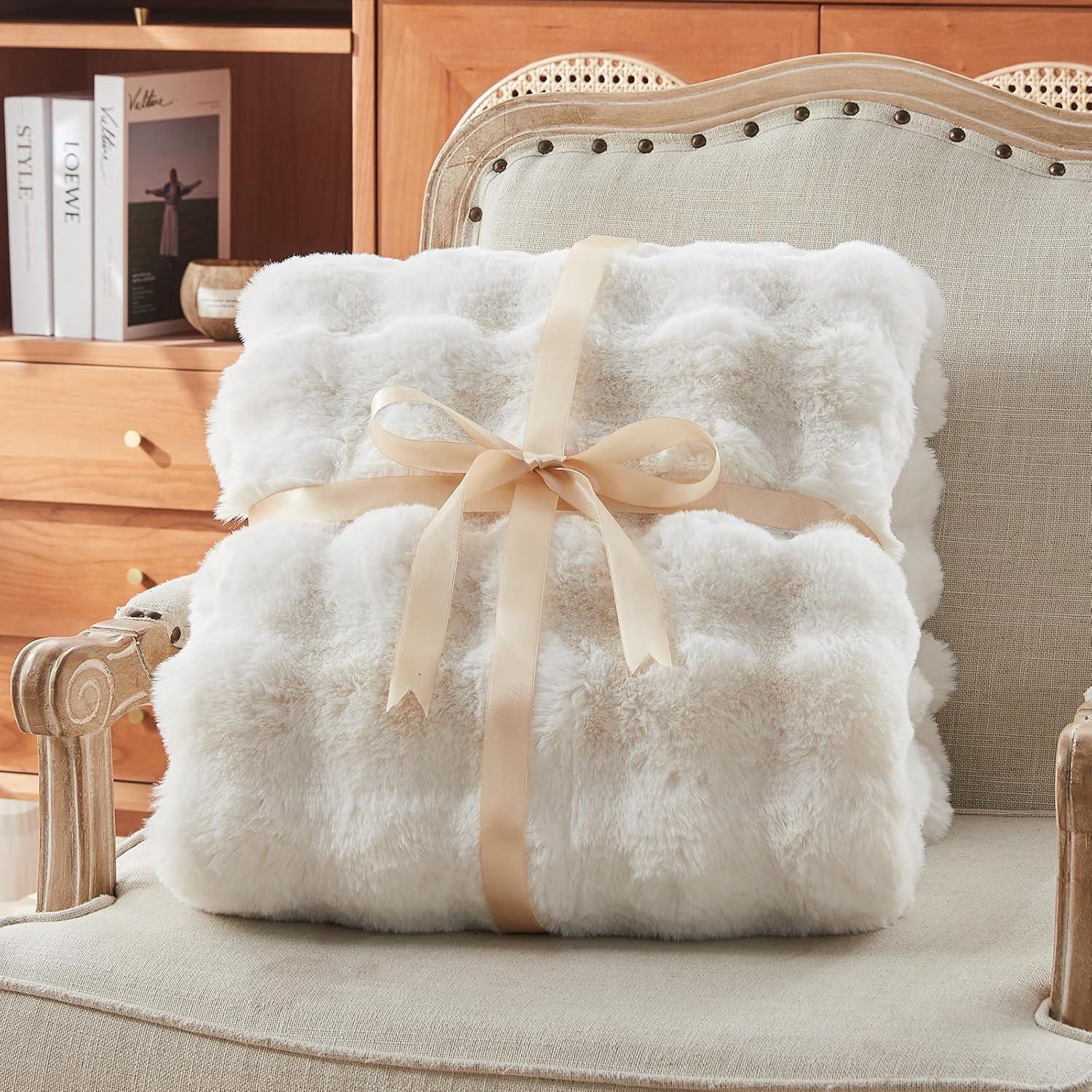 Manta de Piel Sintética SLIVERY&CHAVALIER 127x152 cm Marfil