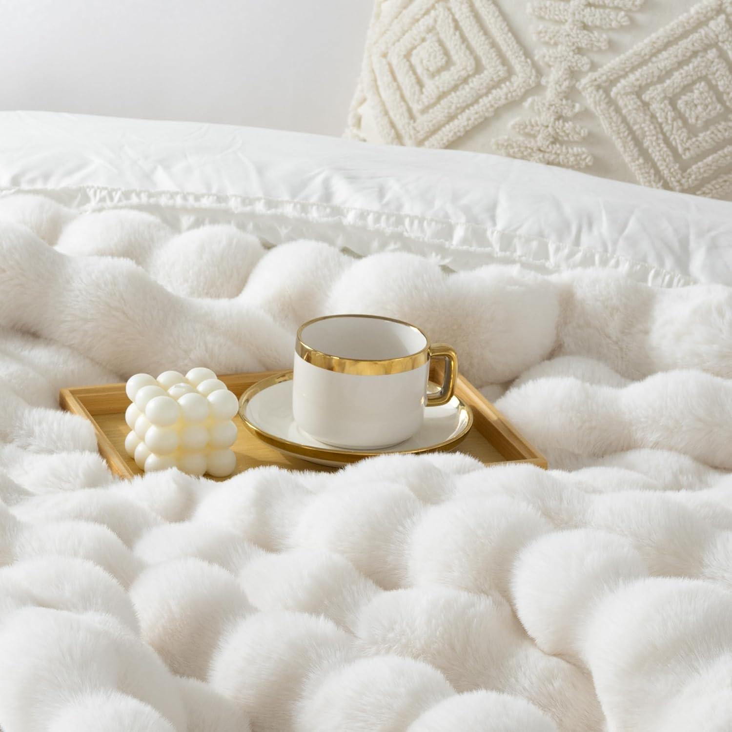 Manta de Piel Falsa Touchat 1000GSM Reversible Blanca 1.0 Unidad