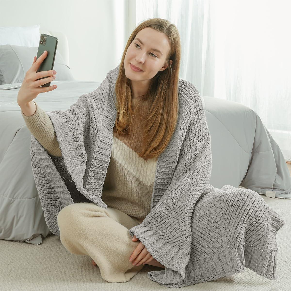 Manta de Chenille Tejida Chevron Amelie Home 127x152cm Gris Claro