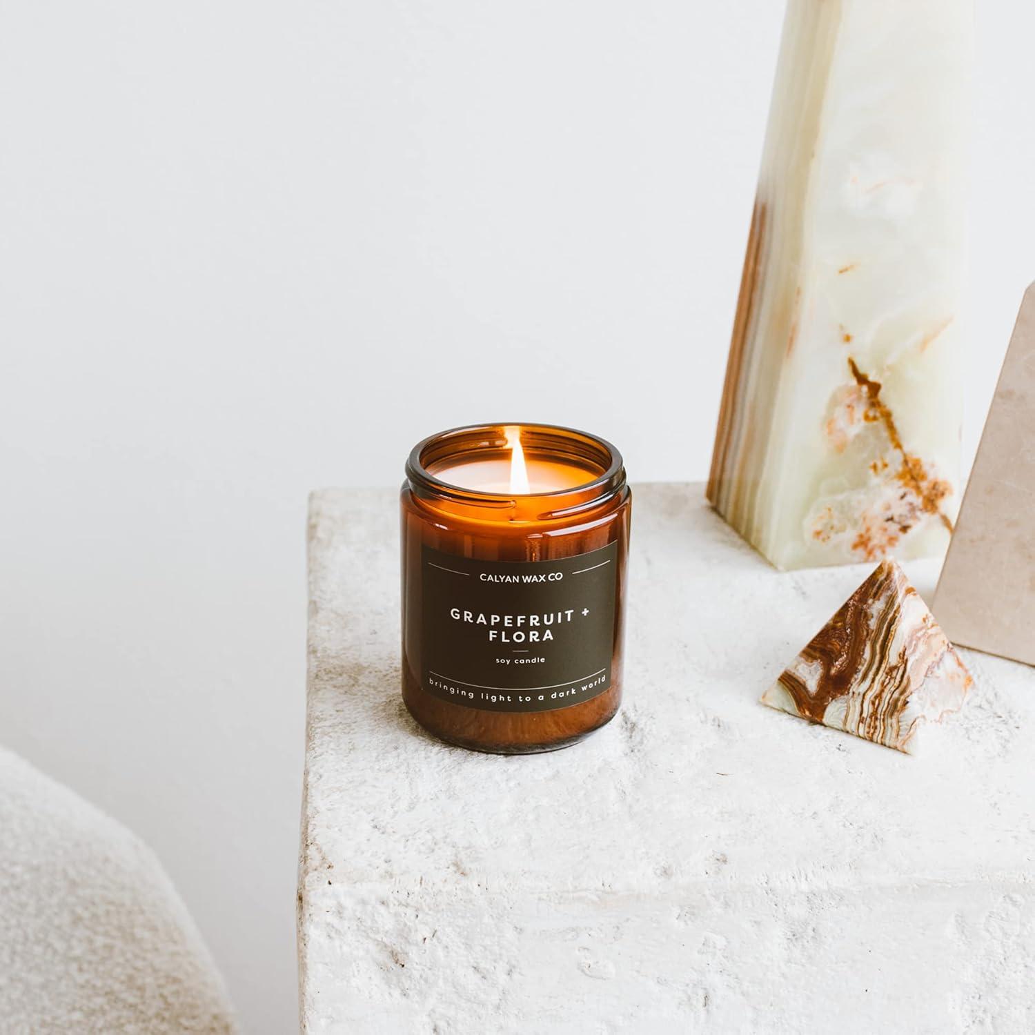 Vela Aromática Calyan Wax Co. Pomelo + Flora 204g 57h