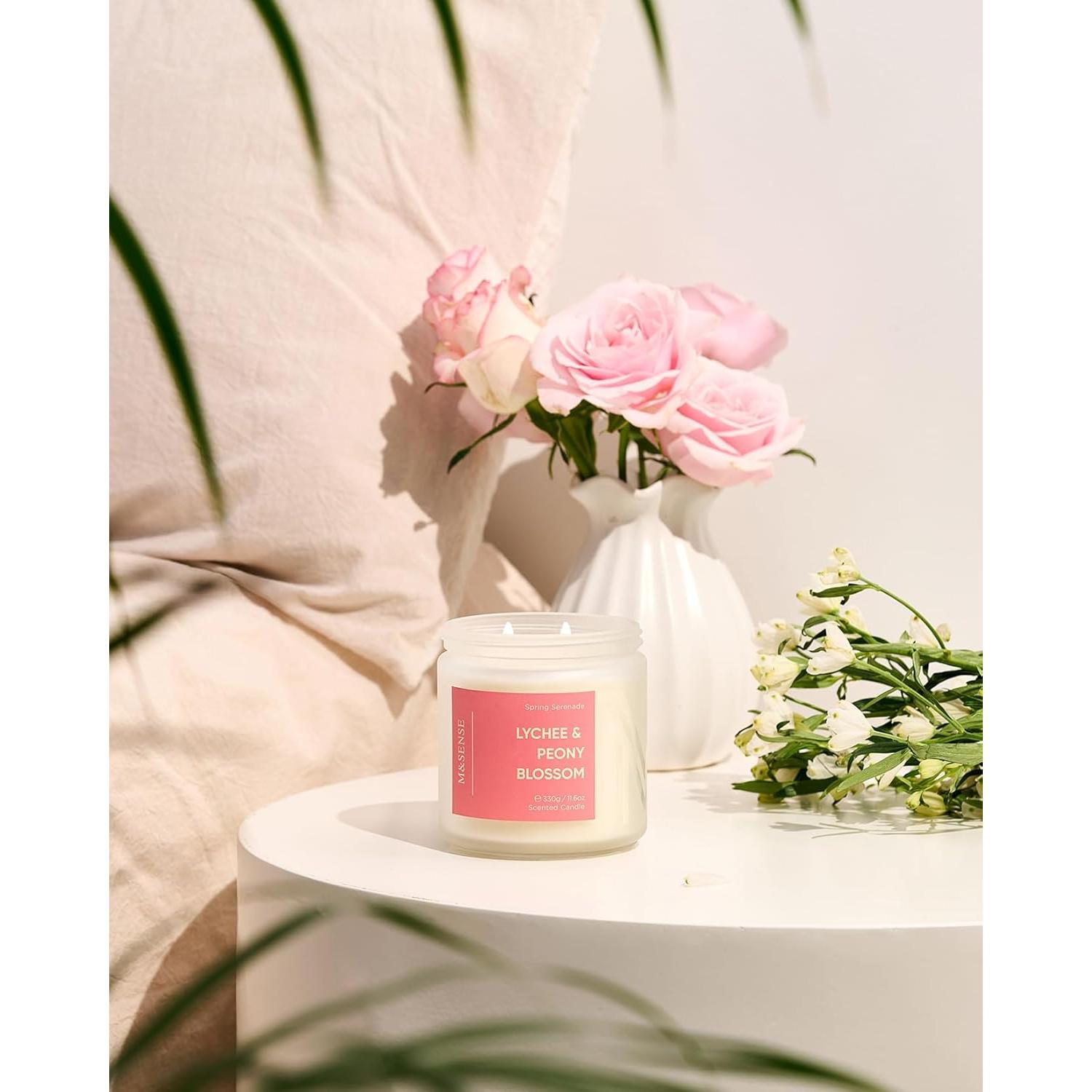 Vela Aromática M&SENSE Lichi, Peonía y Durazno 329.5g