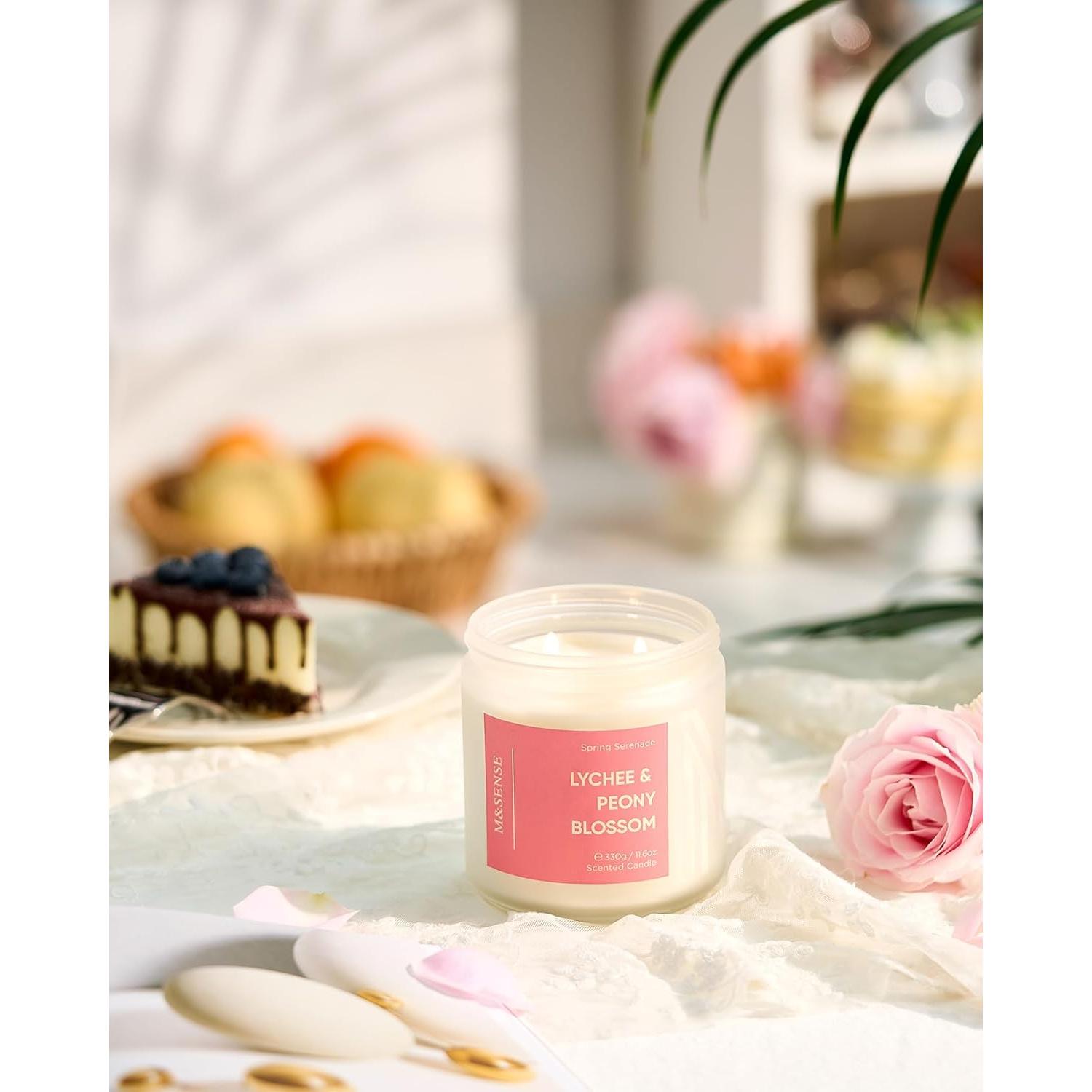 Vela Aromática M&SENSE Lichi, Peonía y Durazno 329.5g