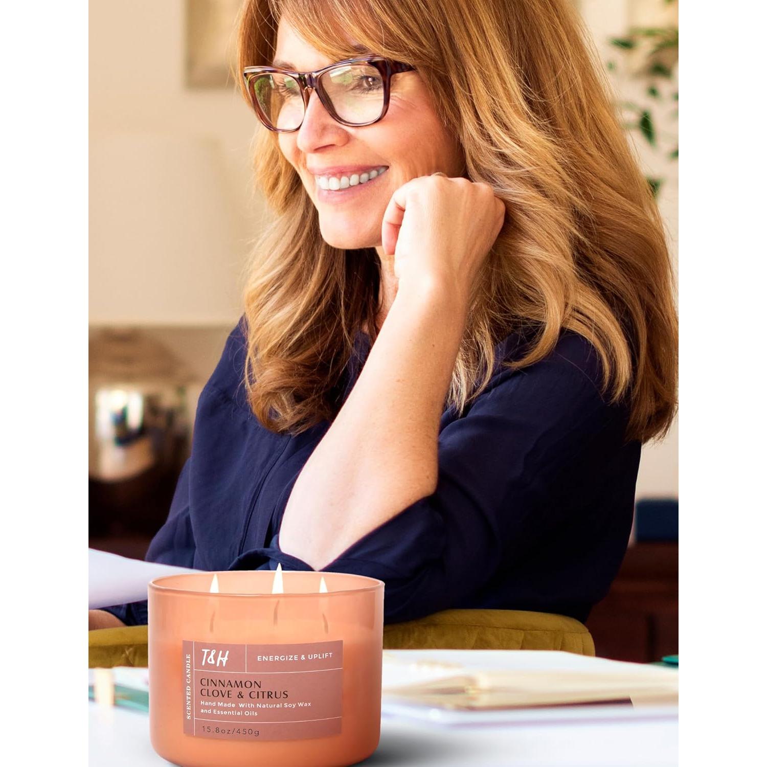 Vela Aromática de Soja T&H 3 Mechas Canela Clavo Cítricos 447g