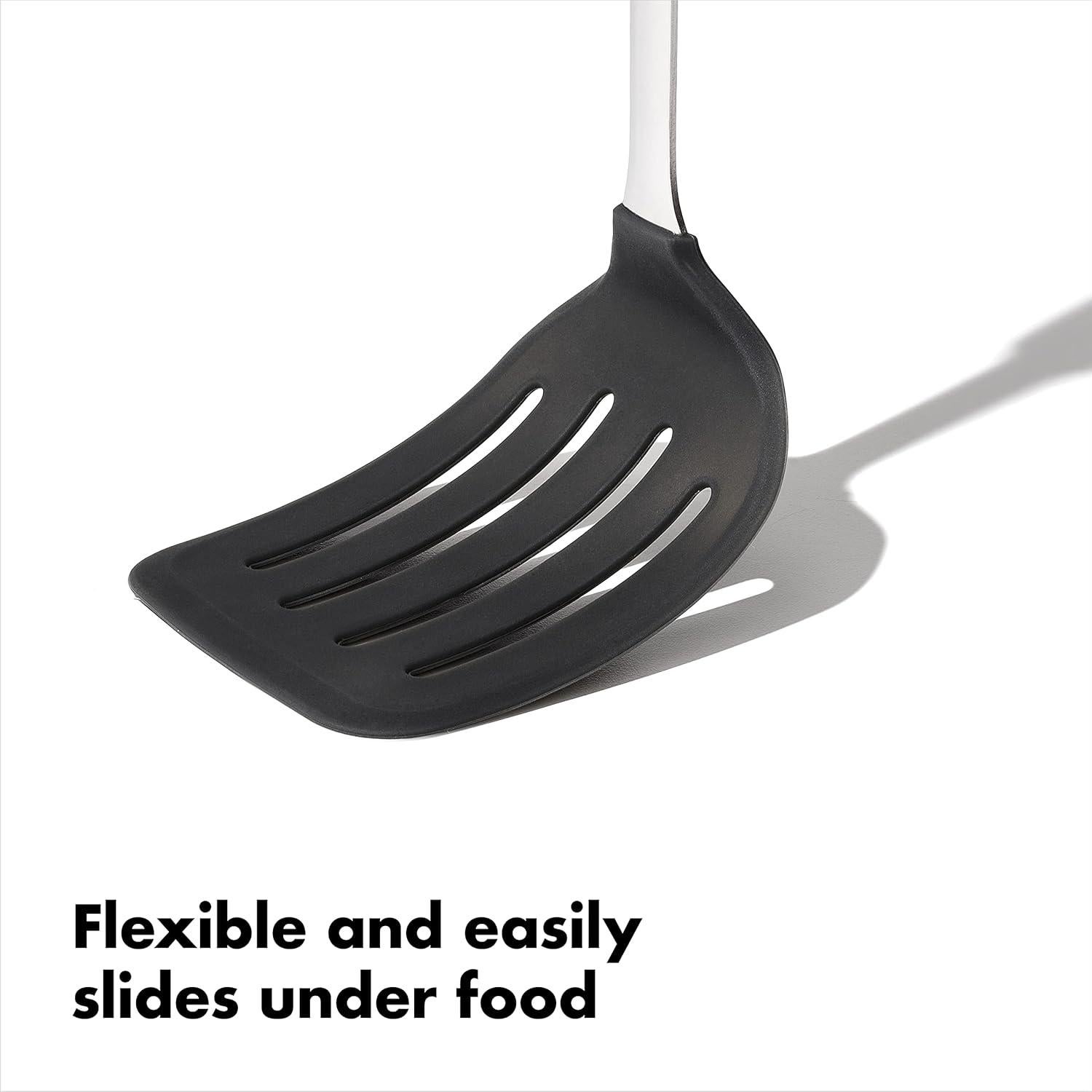 Turner Flexible de Silicona OXO Acero Inoxidable 39.4 cm