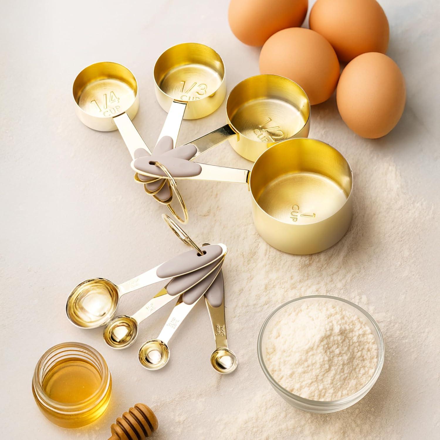 Juego de Tazas y Cucharas Medidoras Doradas 8 Piezas - Styled Settings