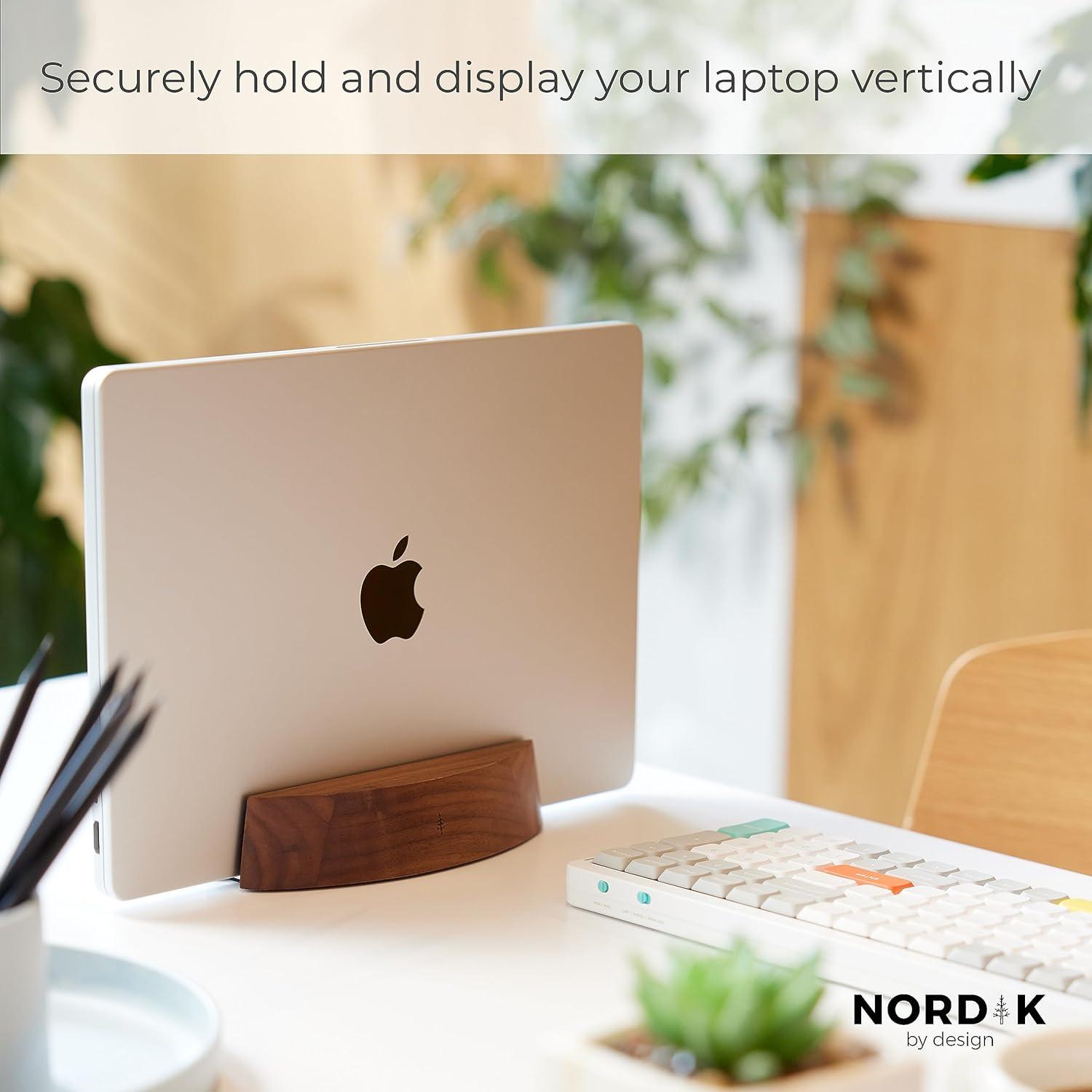 Soporte Vertical Ajustable para Laptop Nordik - Nogal - Estable y Antideslizante