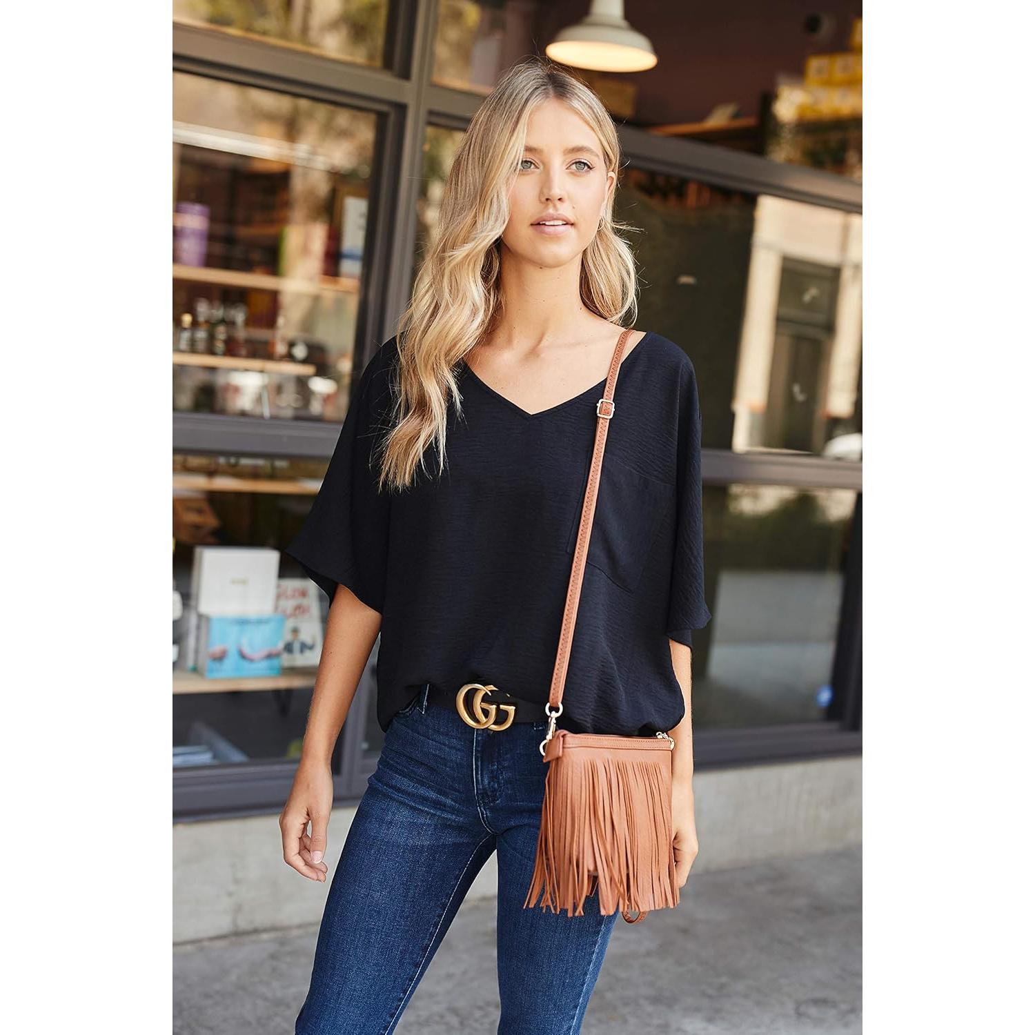 Bolso Cruzado Pequeño Negro con Flecos y Correa Ajustable