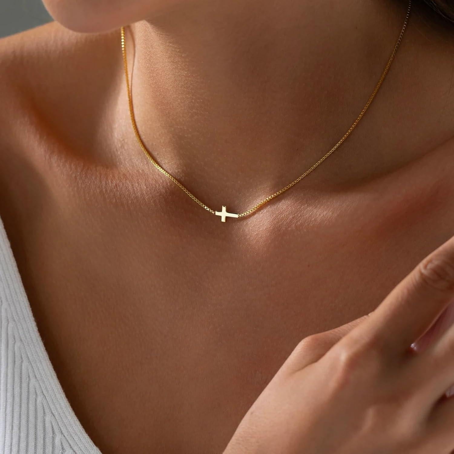Collar de Cruz Dainty para Mujeres Rotnso Oro 14K Ajustable