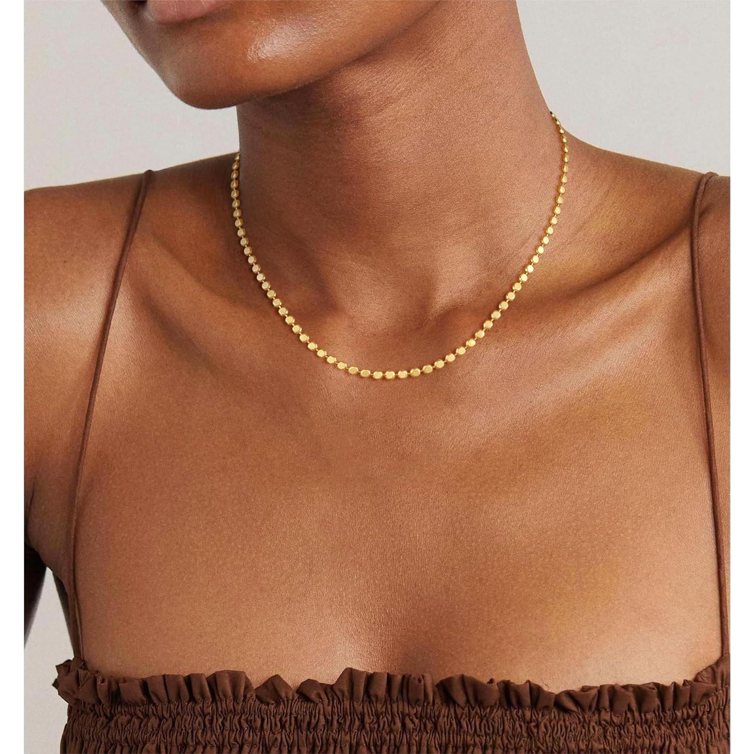 Collar dorado en capas Hothrty para mujeres con perlas y conchas