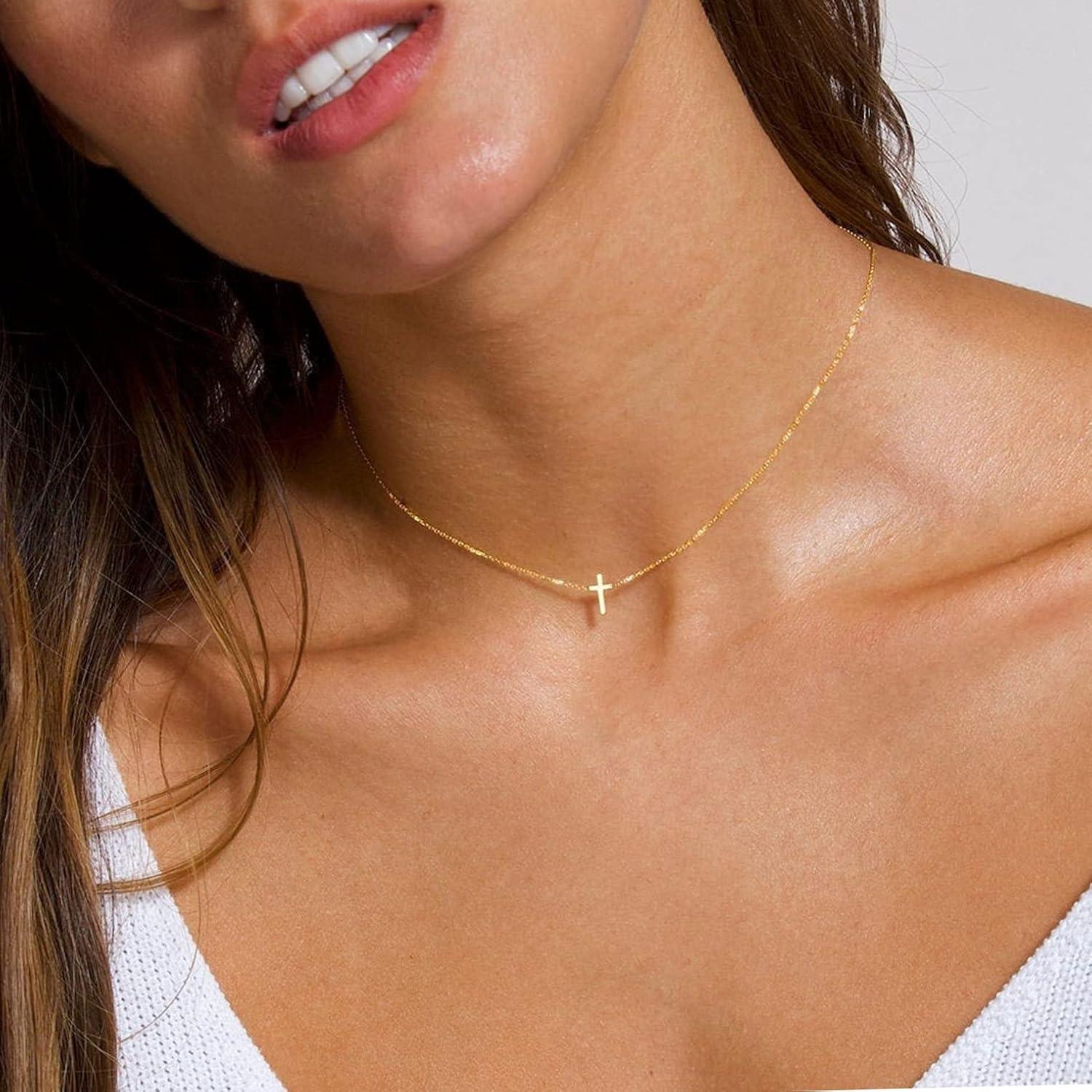 Collar Cruz Pequeña Oro 14K Hipoalergénico para Mujeres
