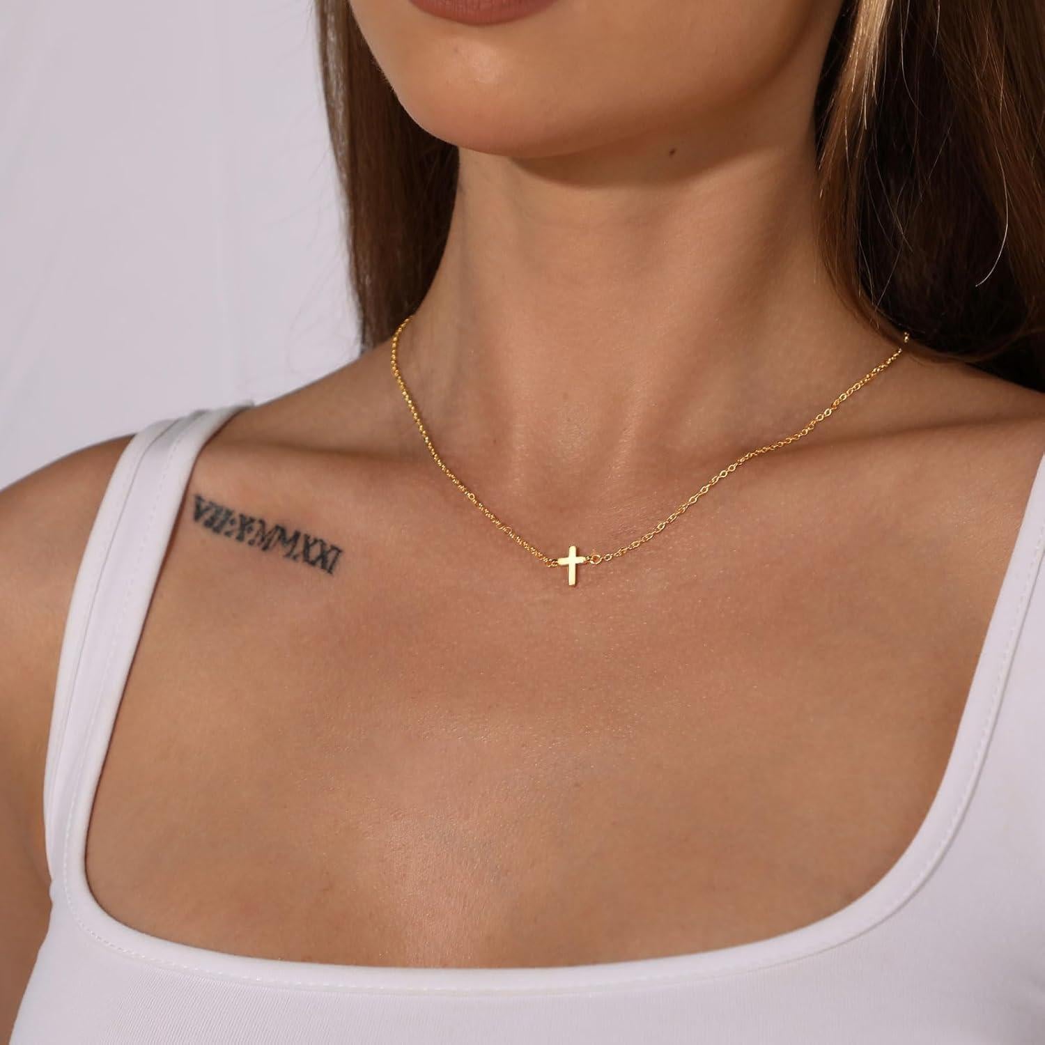 Collar Cruz Pequeña Oro 14K Hipoalergénico para Mujeres