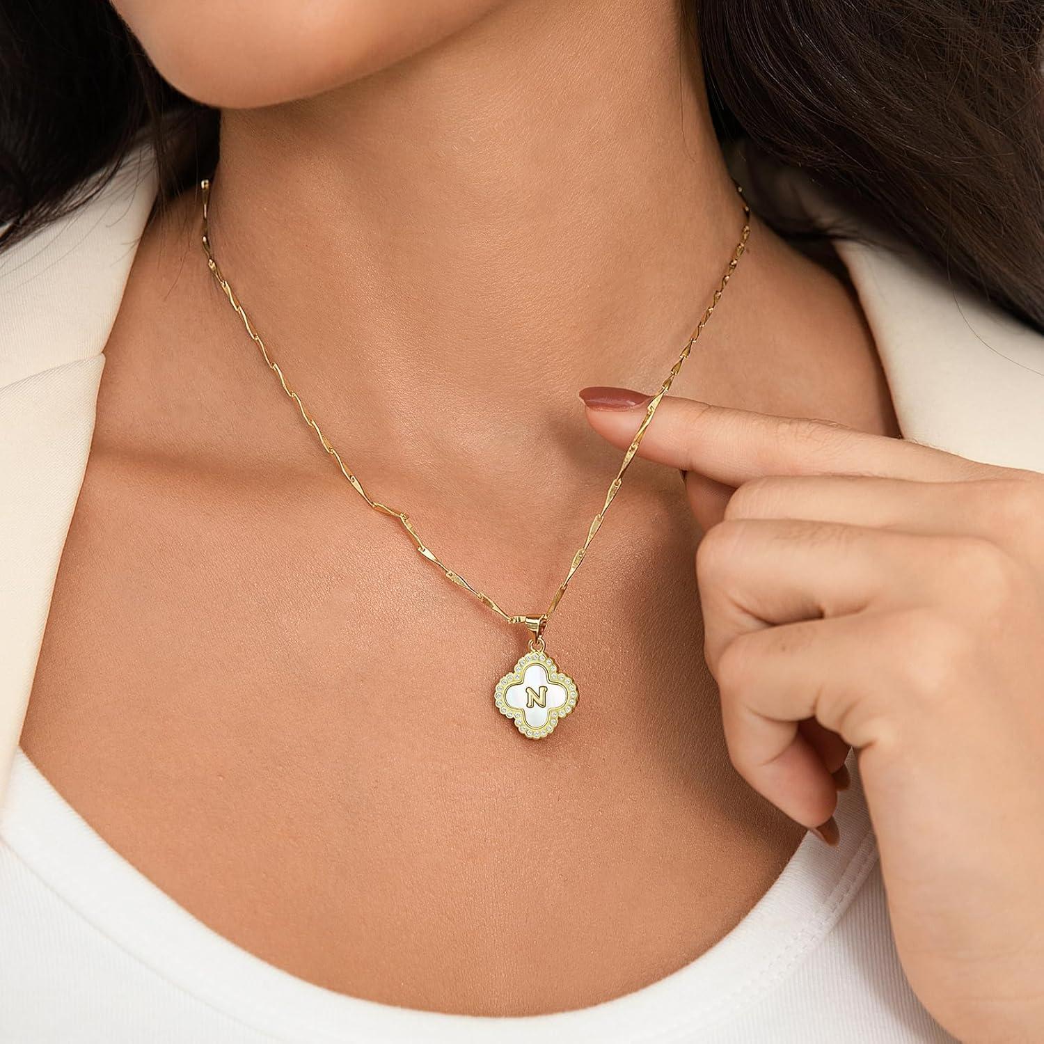 Collar de Inicial Letra N LETFLY con Trébol de 4 Hojas 14K