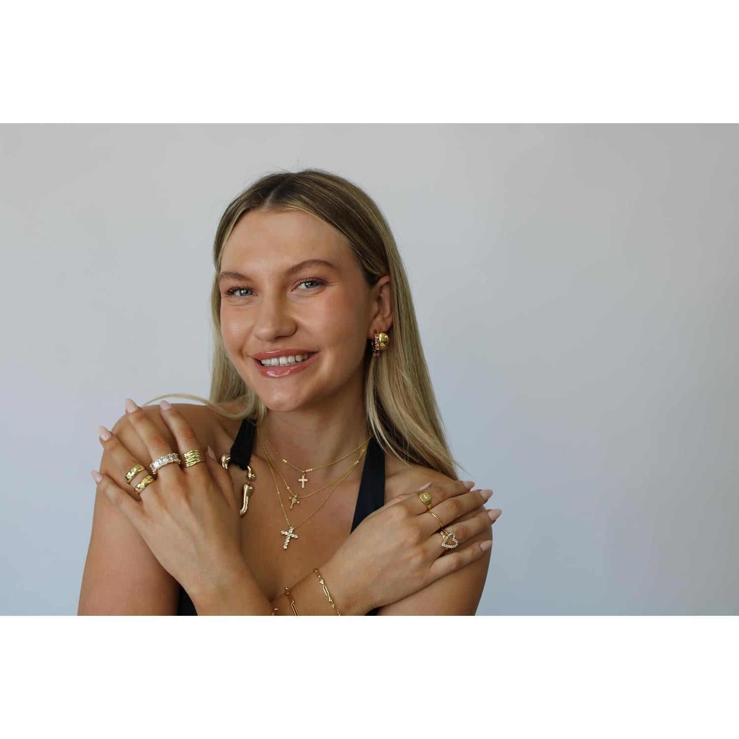 Collar minimalista con cruz chapado en oro 18K para mujeres