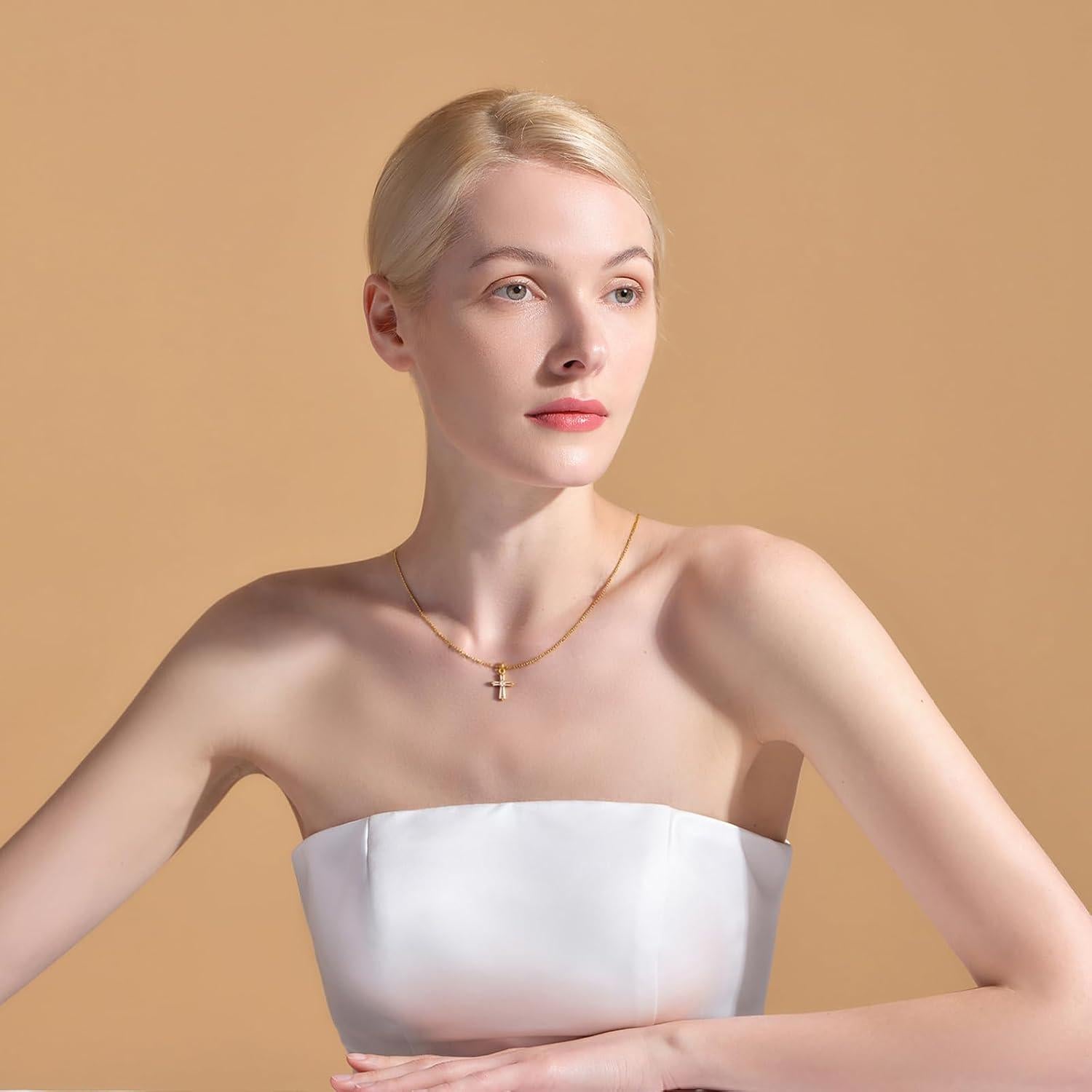 Collar de Cruz Chapado en Oro 18K para Mujeres - Joyería Minimalista