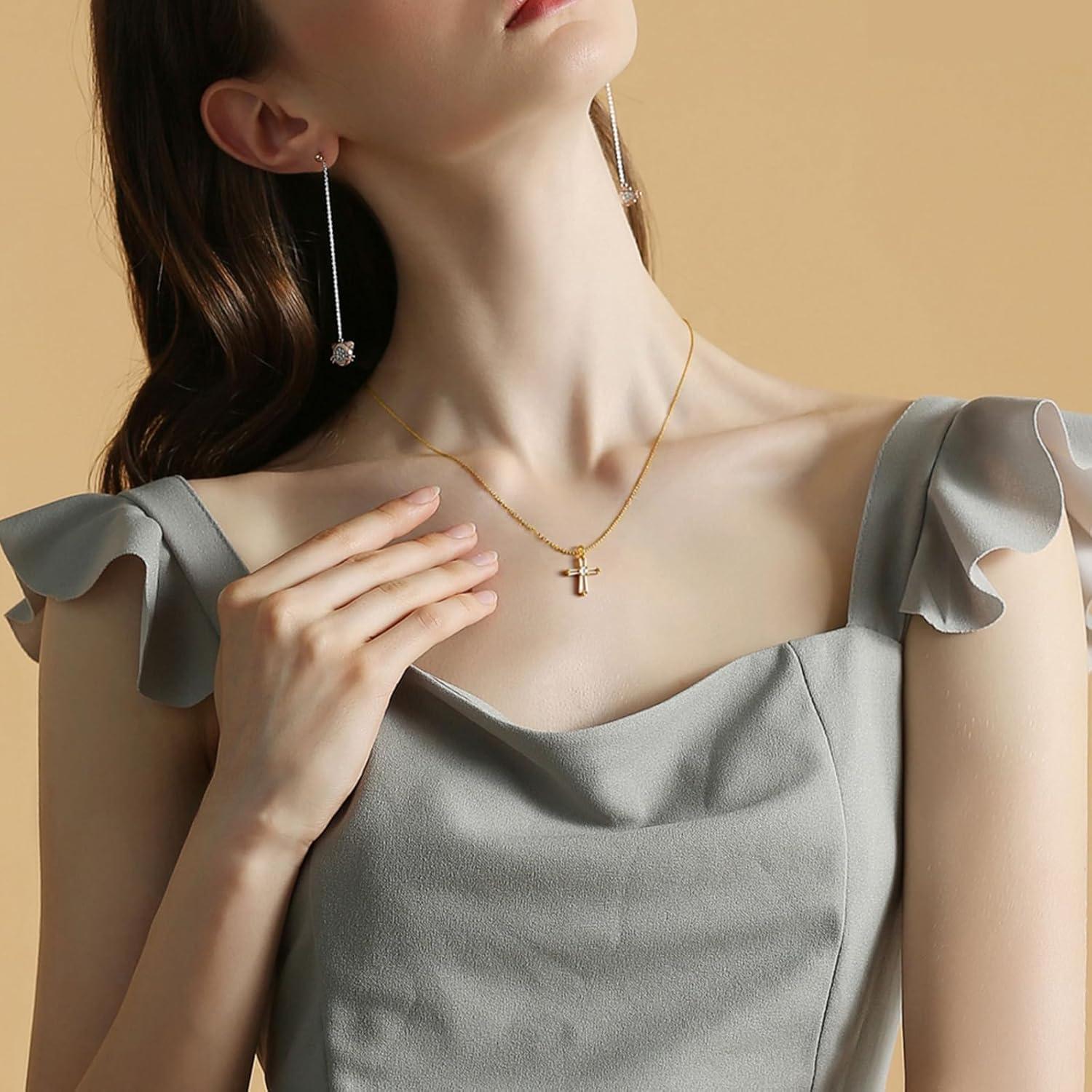 Collar de Cruz Chapado en Oro 18K para Mujeres - Joyería Minimalista