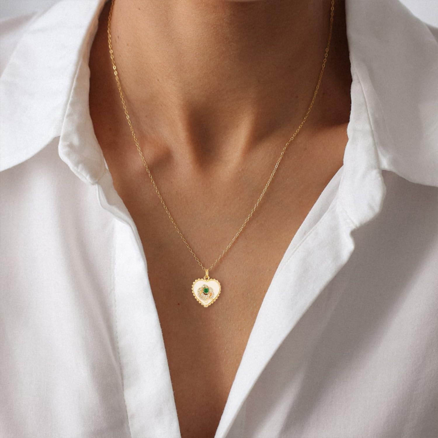 Collar de Oro Minimalista GIOLOYS con Colgante Corazón y Estrella