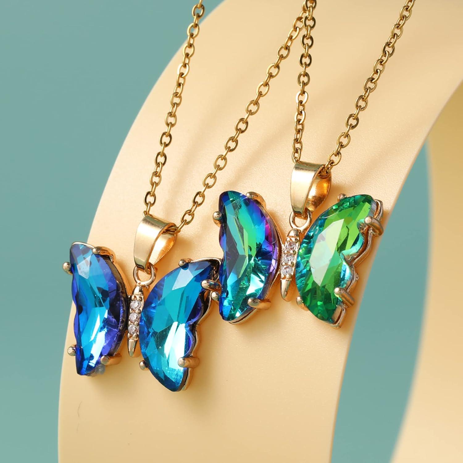 Collar de Mariposa de Oro 18K con Cristal Verde Esmeralda