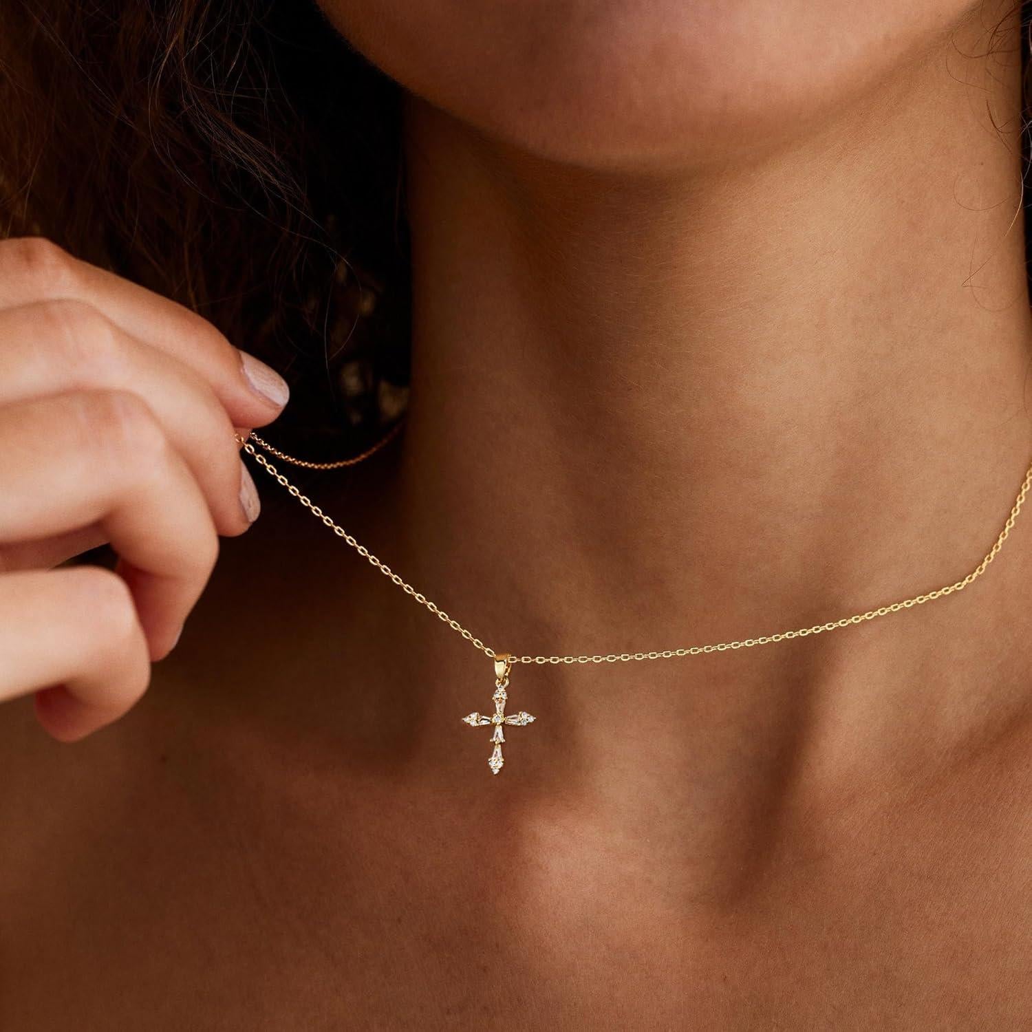 Collar Cruz de Oro VIROMY para Mujeres 41.91 cm Joyería Minimalista