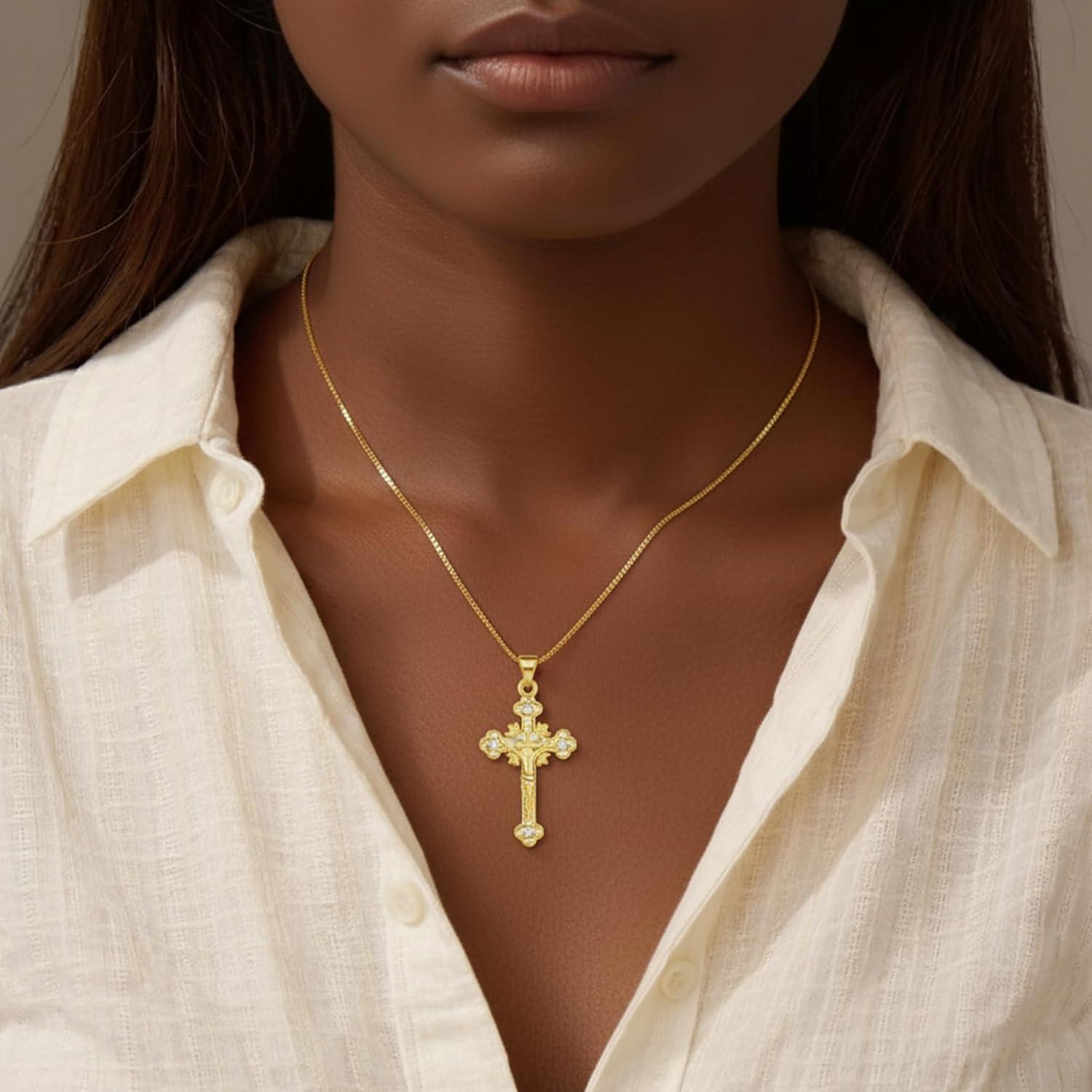Collar Cruz de Diamante Darenli - Baño de Oro 14K 3.3x1.6cm