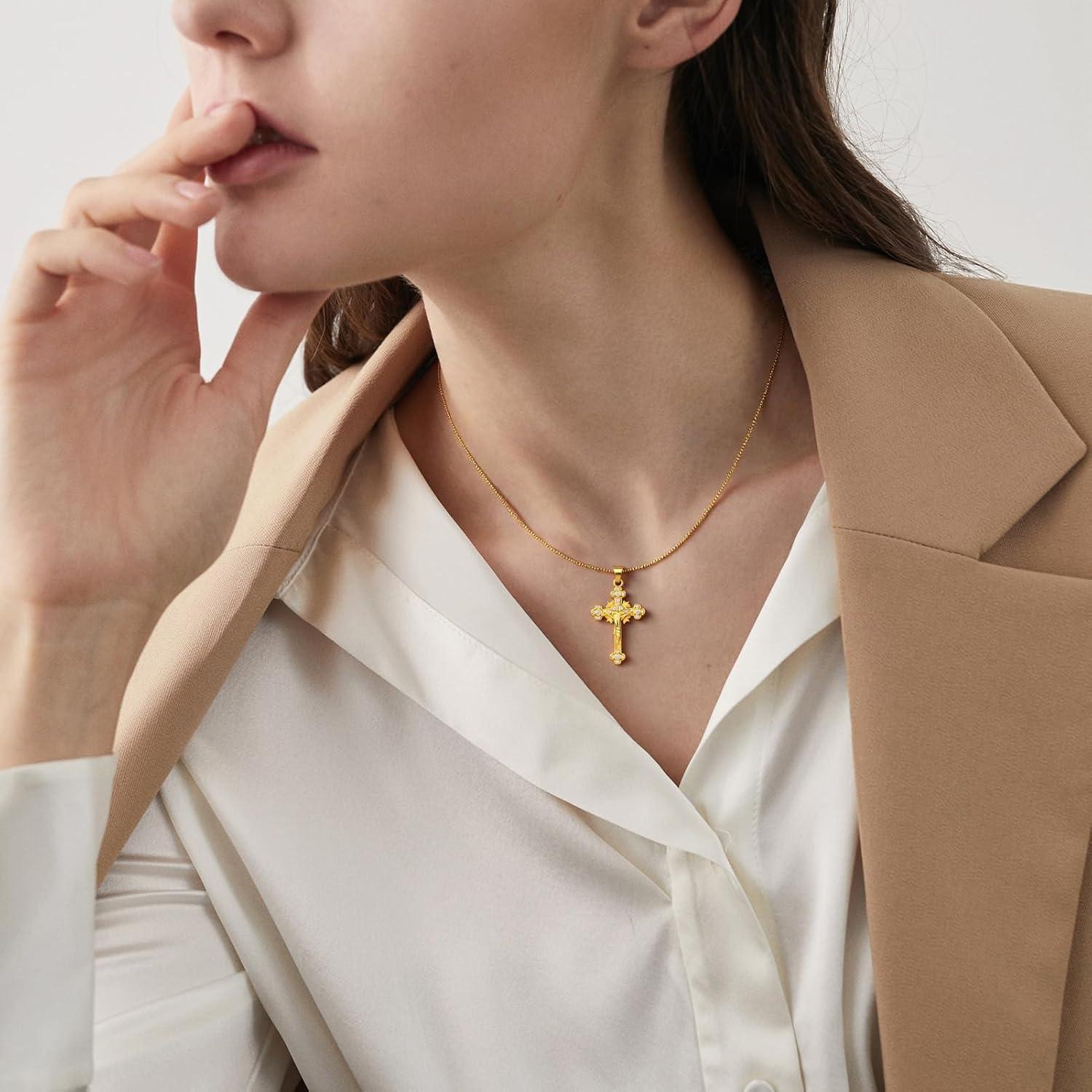 Collar Cruz de Diamante Darenli - Baño de Oro 14K 3.3x1.6cm