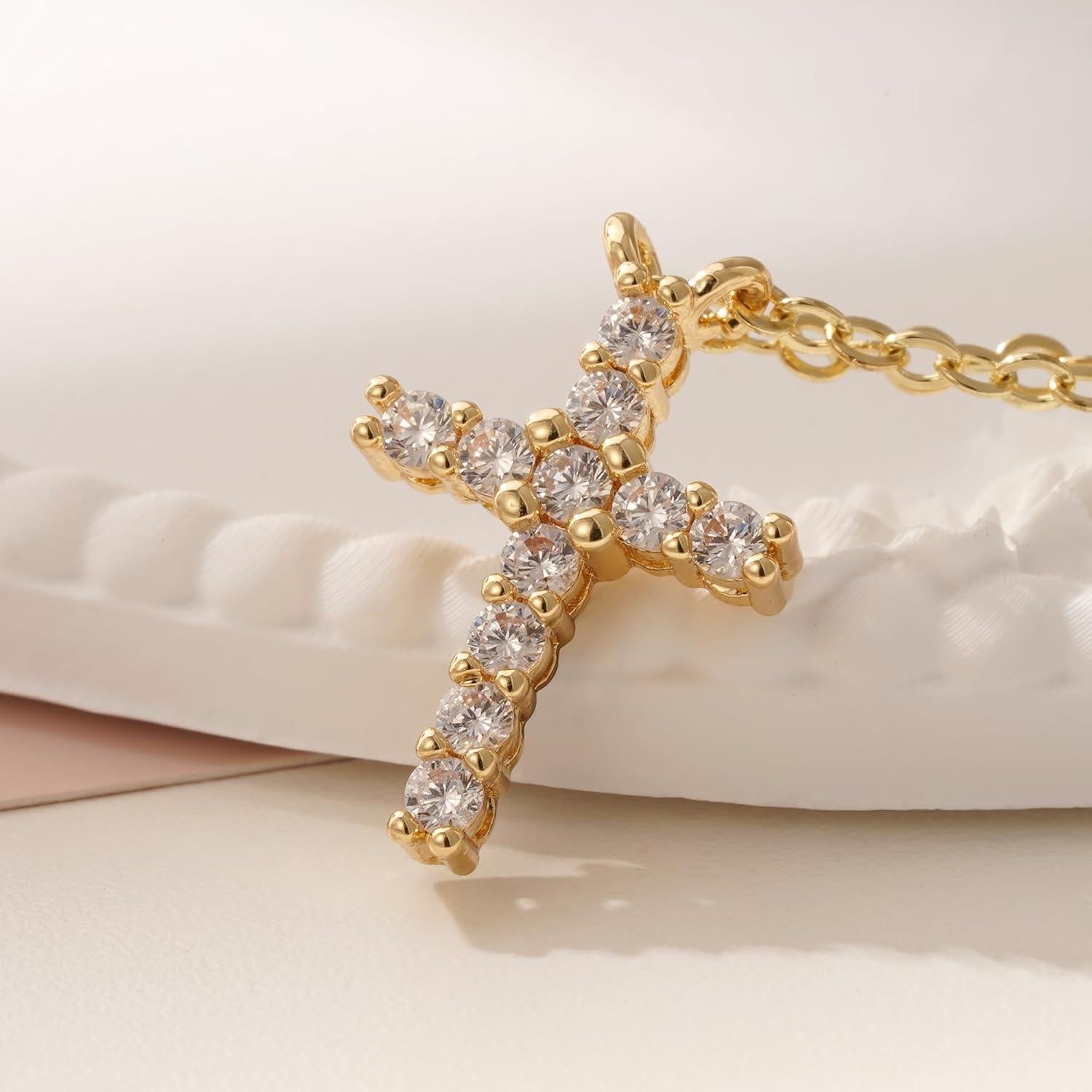 Collar Cruz Dainty Baño de Oro 14K para Mujeres 40.64cm