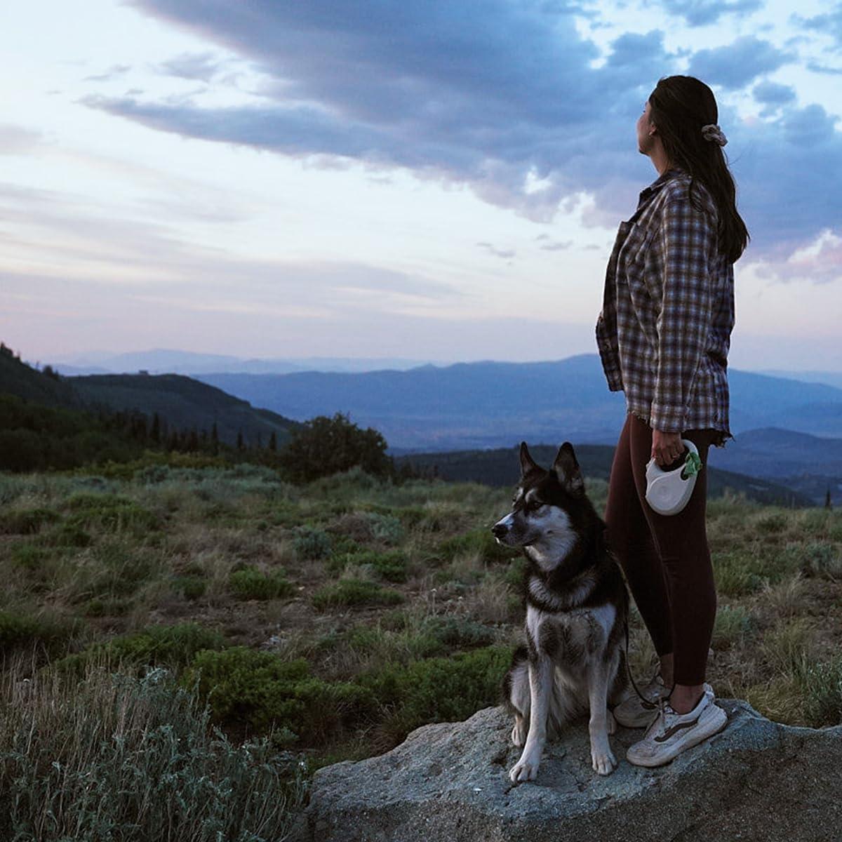 Correa Retráctil para Perros TUG Oval 4.88m con Dispensador Crema