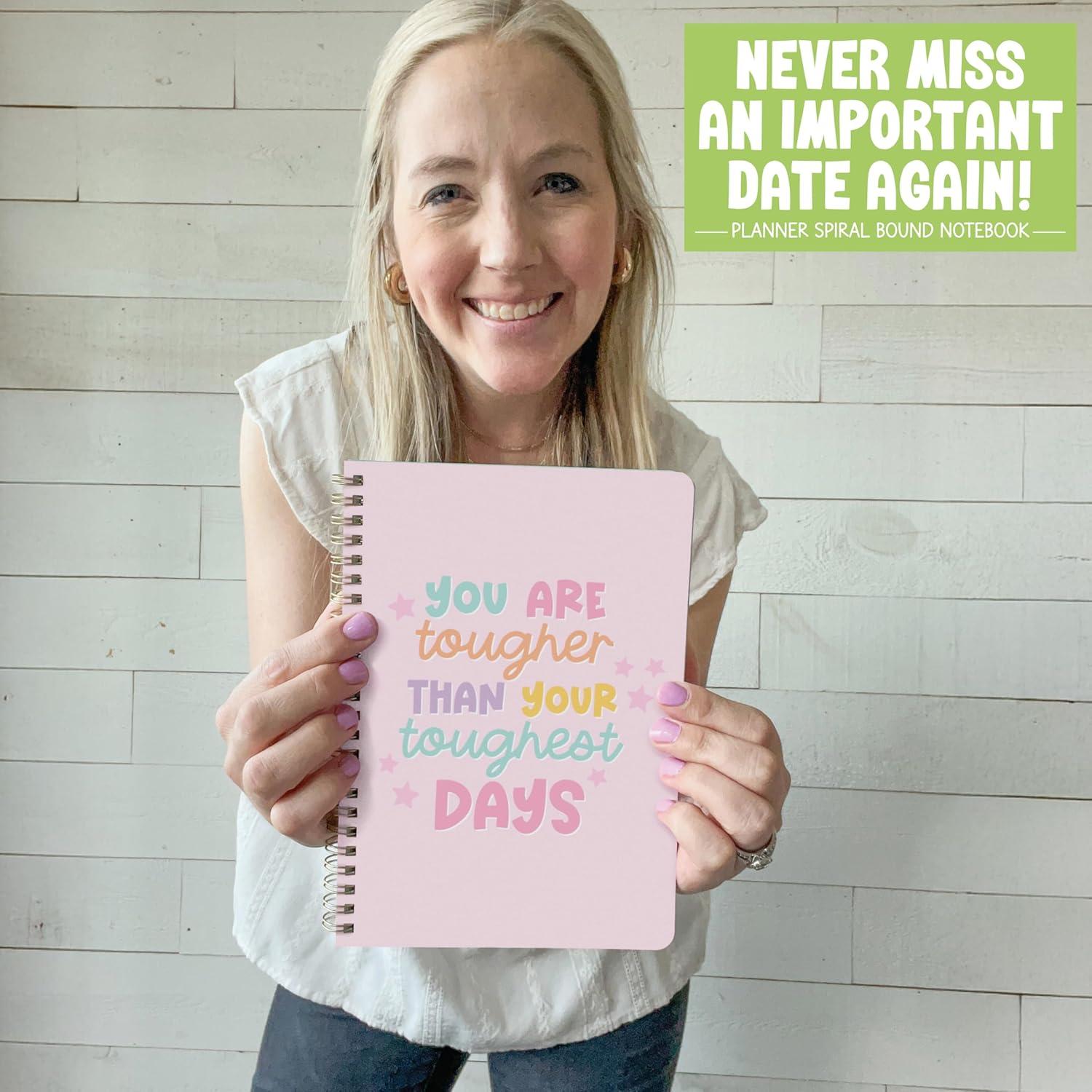 Planificador Diario Hadley Designs Rosa 2025-2026 14.7x21 cm