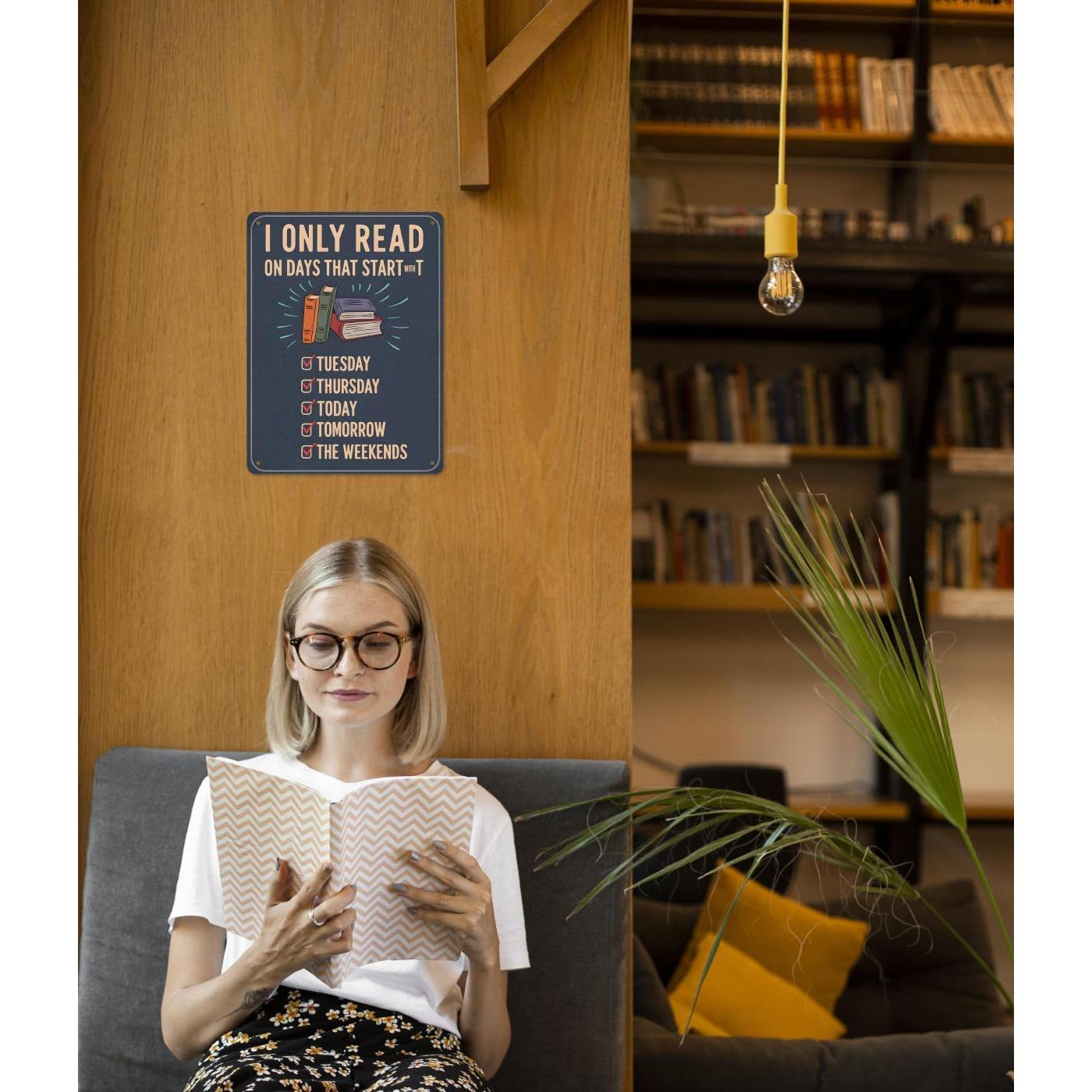 Cartel de Metal Opix Design 'Solo Leo en Días que Comienzan con T' - Decoración Literaria