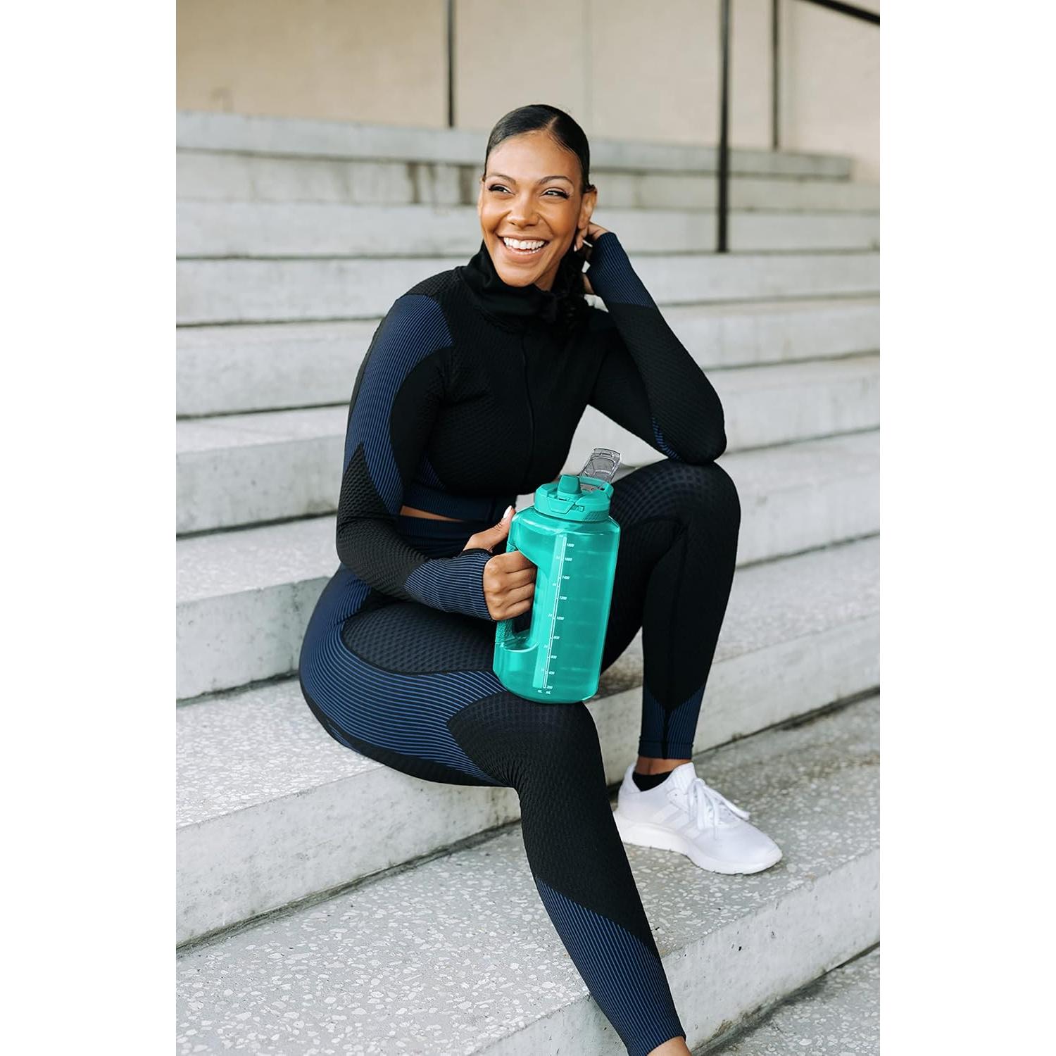 Botella de Agua ZULU Goals 1.89L con Pajilla y Marcador de Tiempo