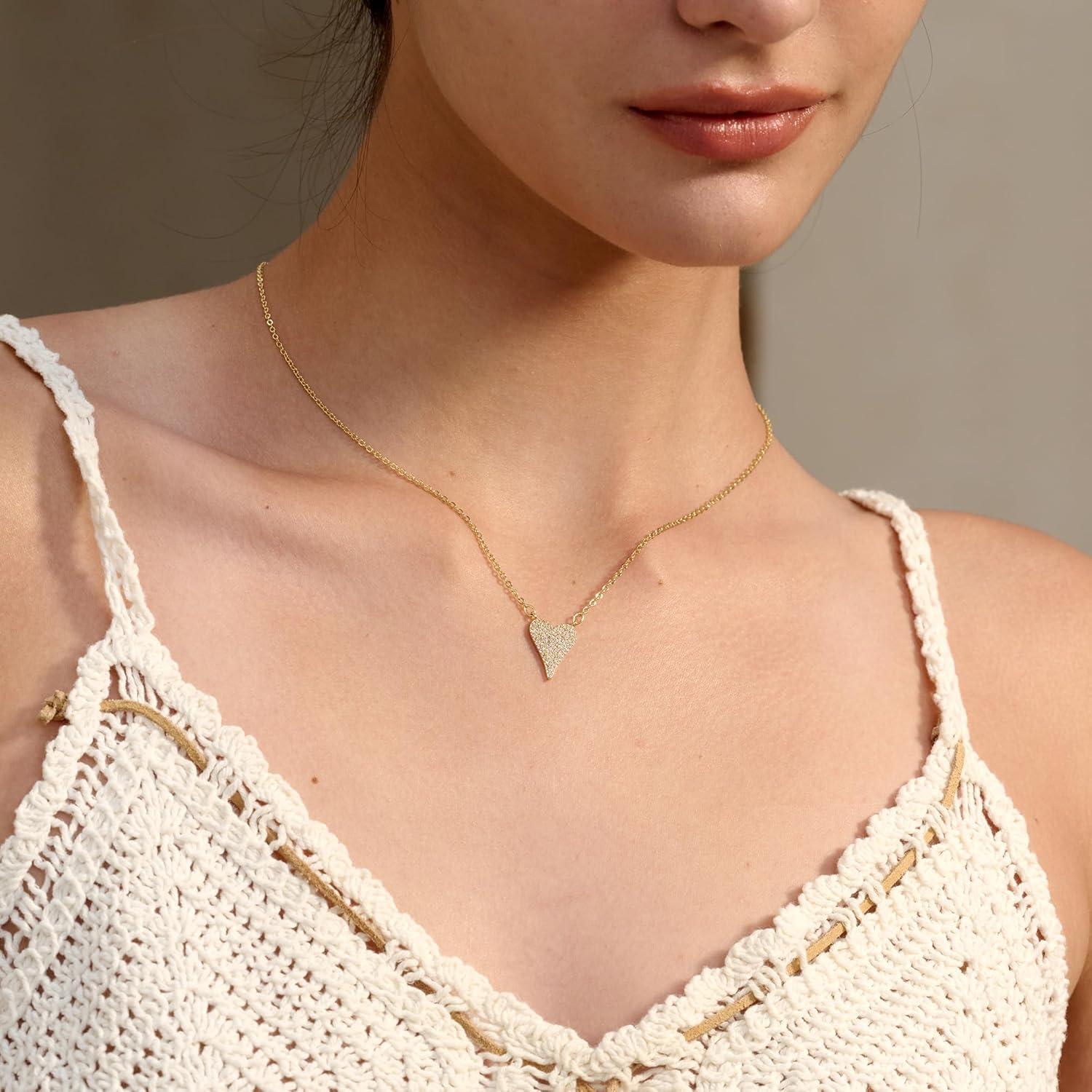 Freekiss Gold Pendant Necklace for Women, Dainty Diamond Necklaces for Women Simple 14K Gold Plated Paperclip Choker Necklaces Cute Minimalist Open Oval Necklaces Gold Jewelry for Women Gifts