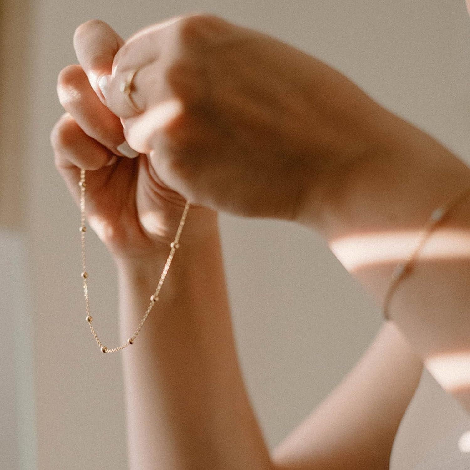 Collar Choker de Oro Tewiky con Cuentas Delgadas 14k