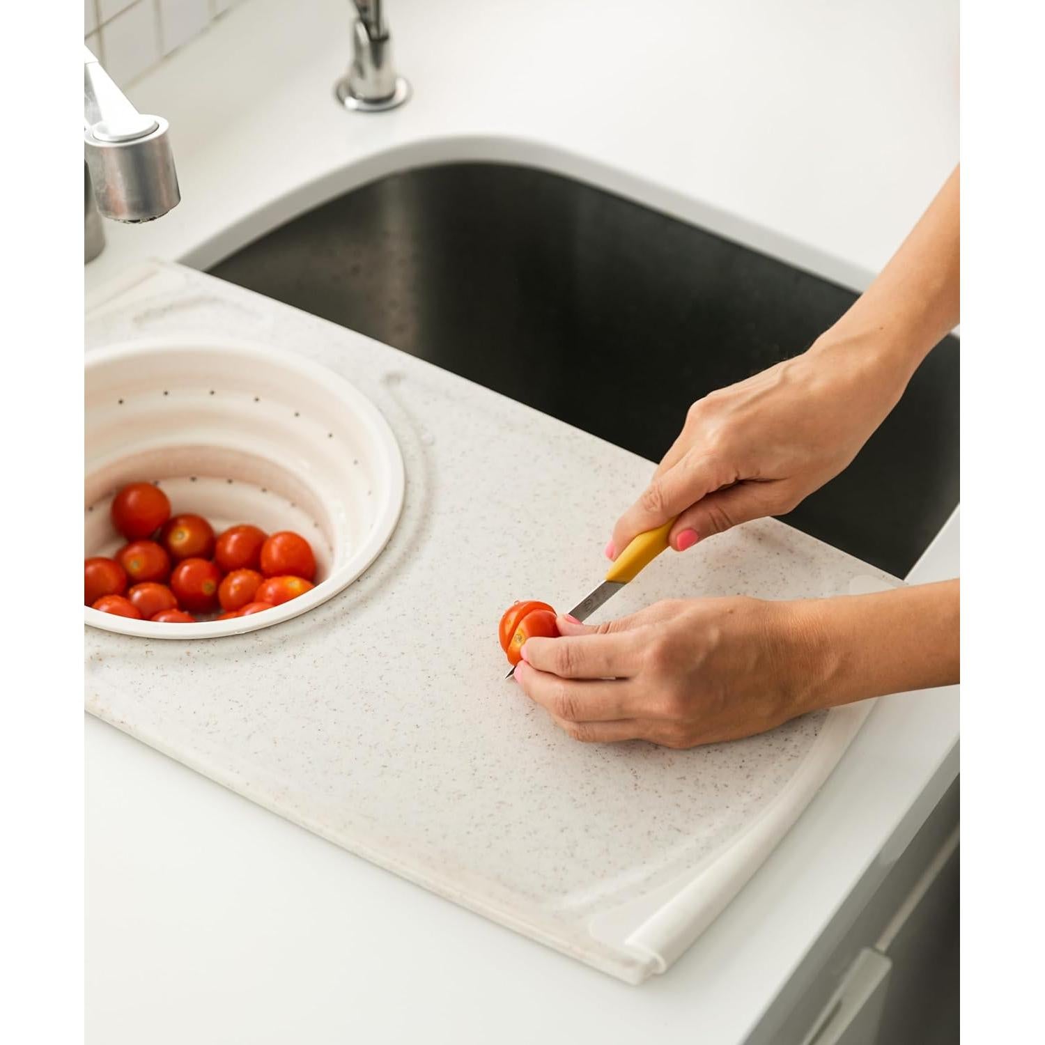 Tablero de Corte Dexas con Colador Plegable 50.8x29.2cm Crema