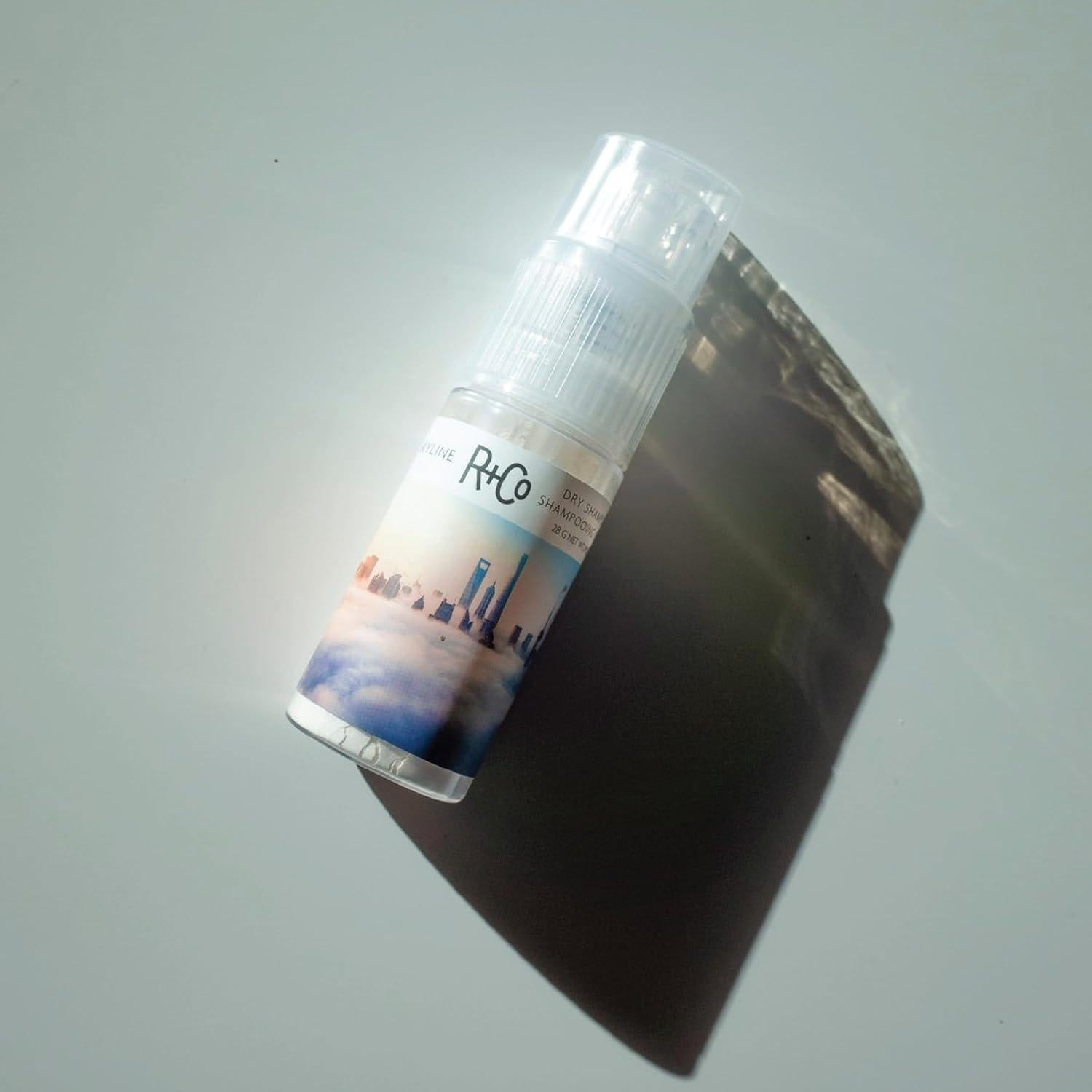 Polvo de Champú Seco R+Co Skyline 29.57 ml - Absorbe Aceite y Aumenta Volumen