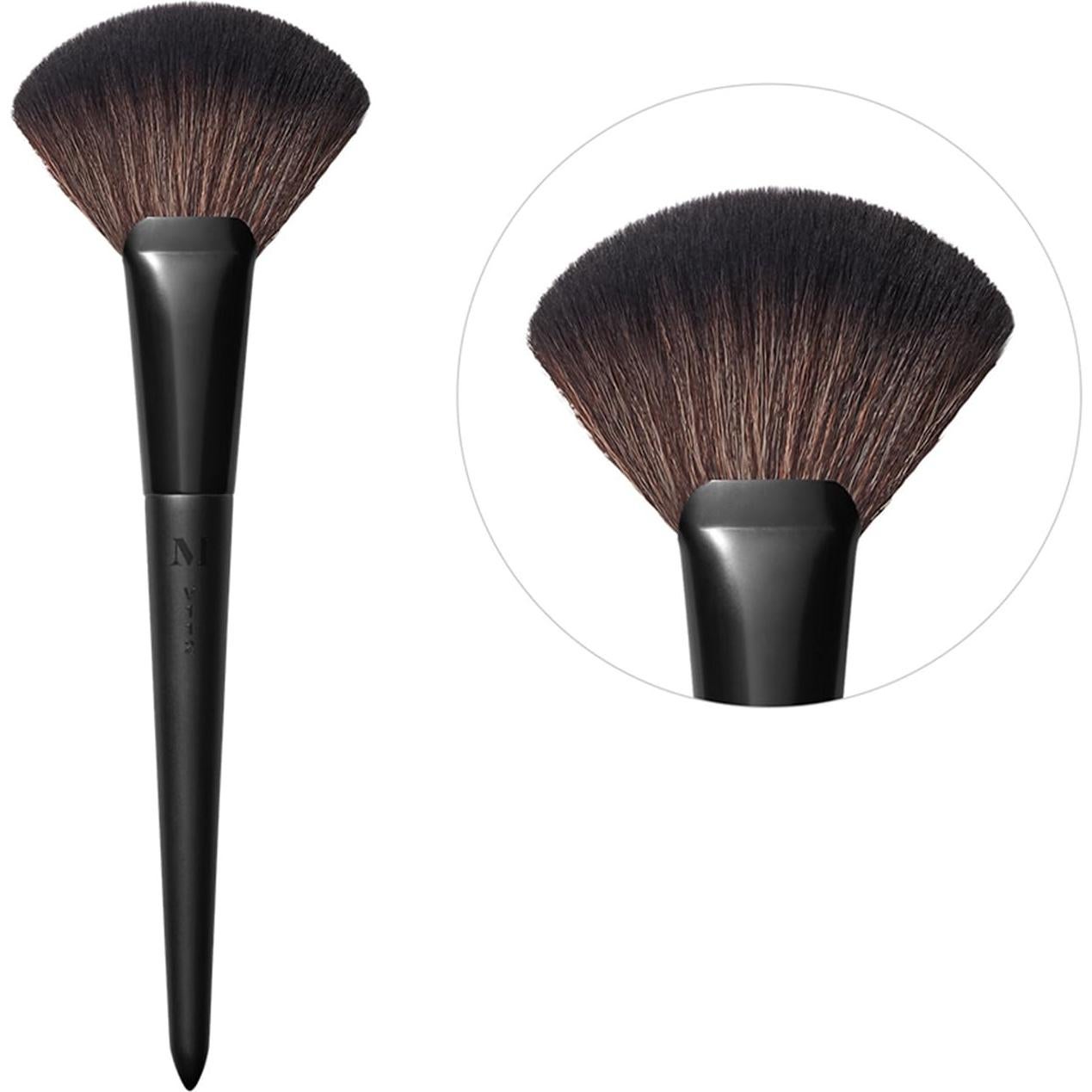 Brocha de Iluminador Fluffy Fan Morphe - Cerdas Sintéticas 22.8cm